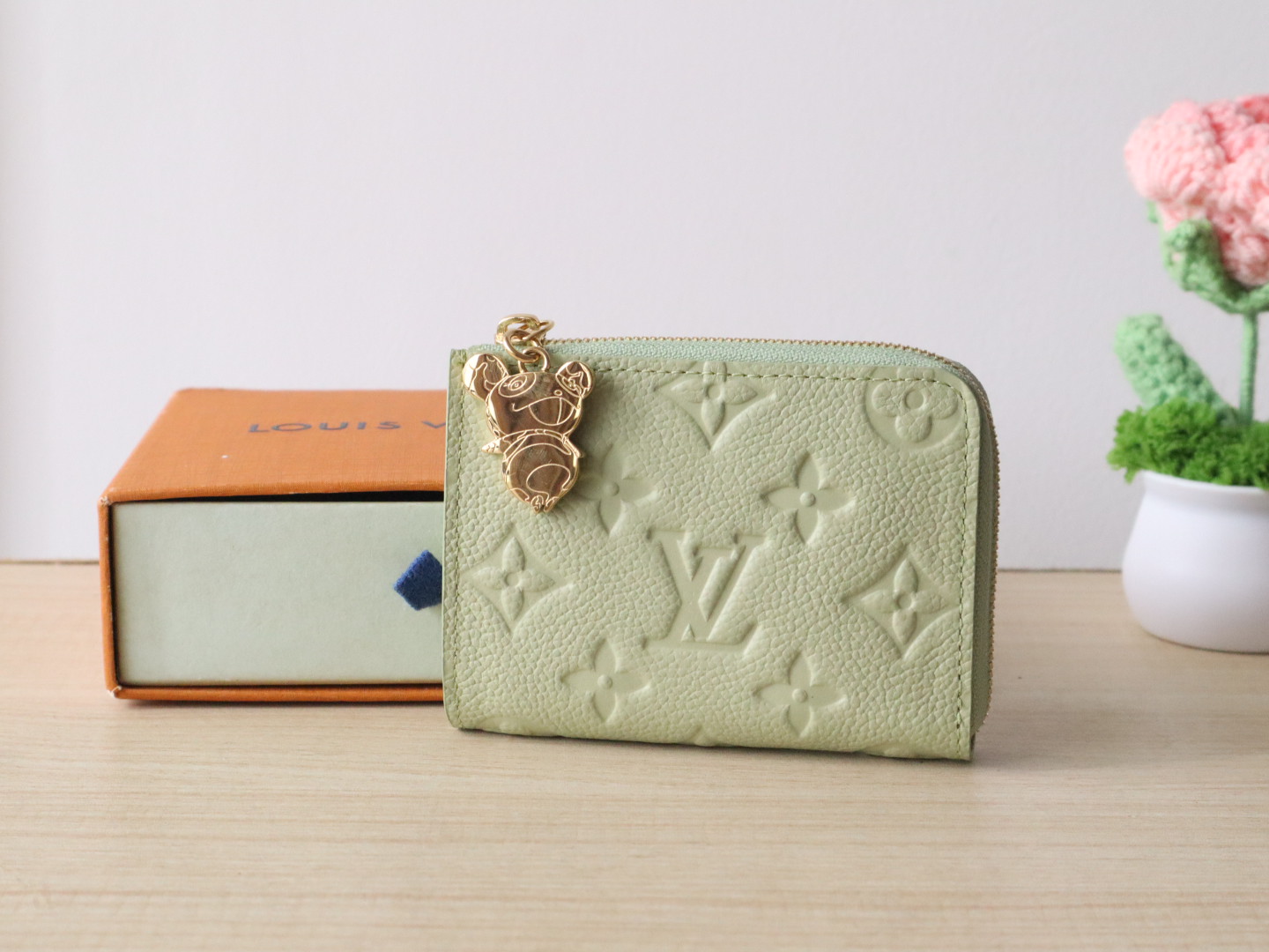 Louis Vuitton x TM Portfolio Noah Compact Wallet, Embossed Leather, Green 2 i1743409062374 2722 0 1