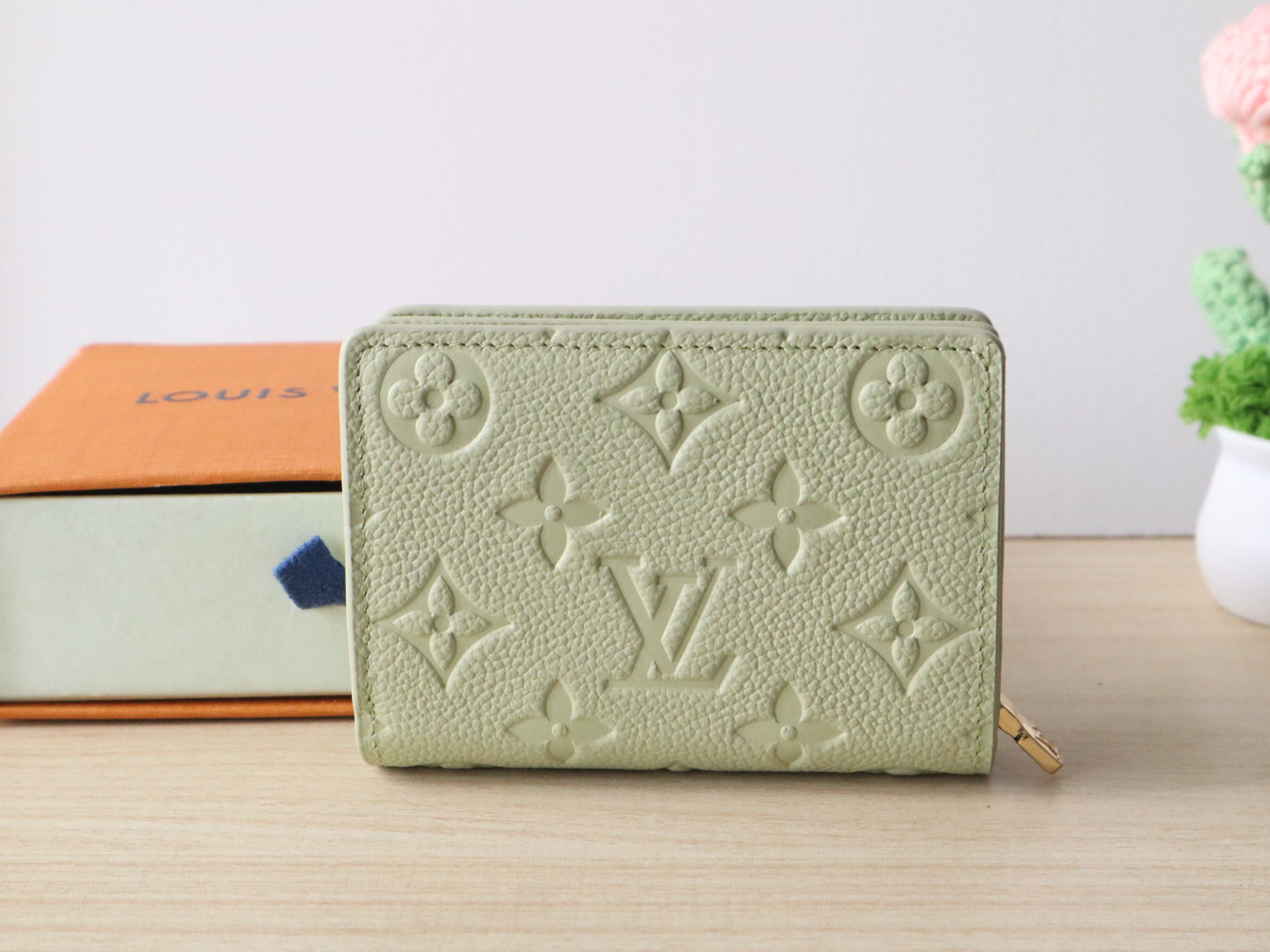 Louis Vuitton Cléa Wallet Monogram Empreinte Leather - Pistachio 4 i1743409316462 9119 0 3