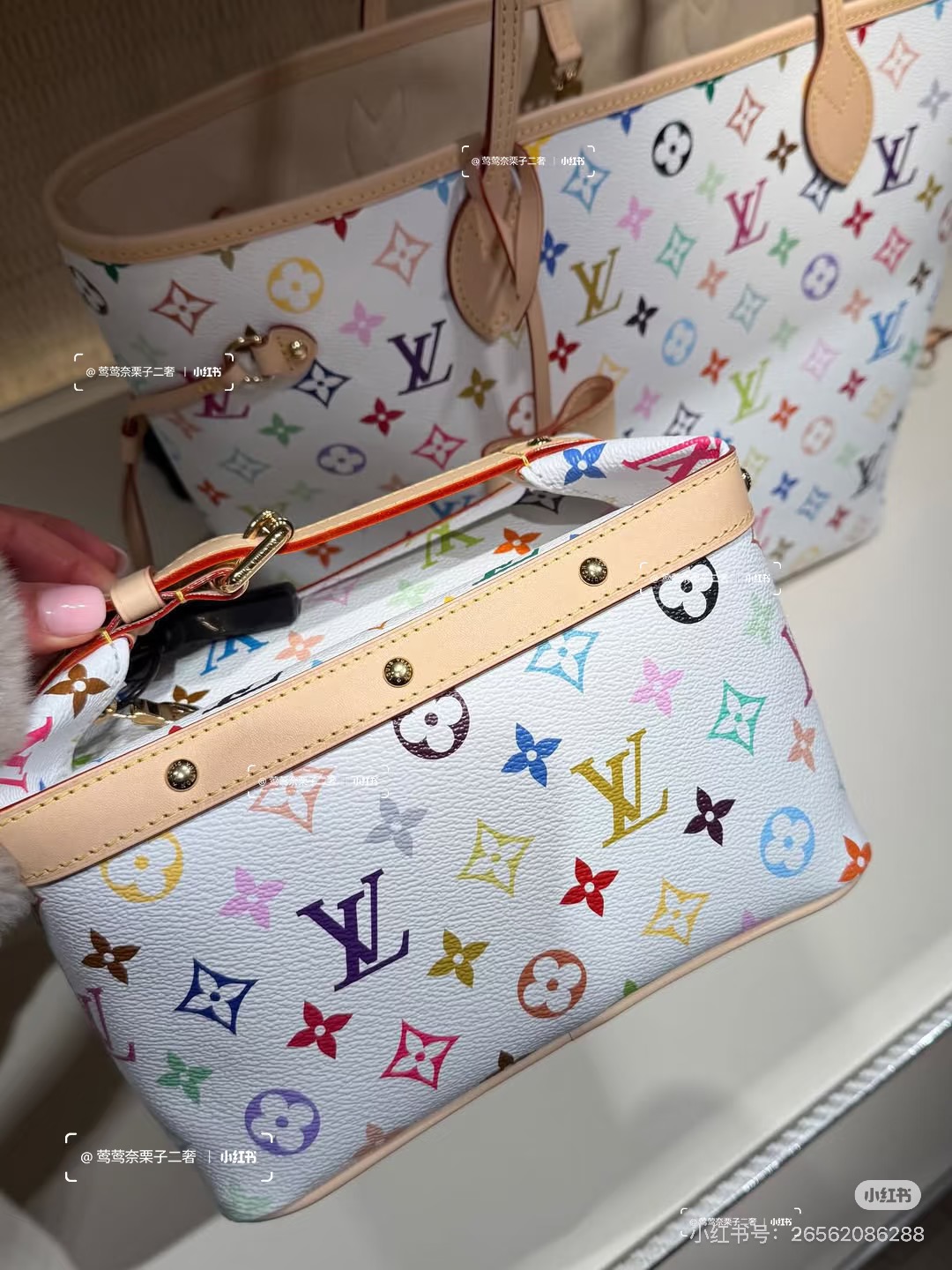LV Style White Bag style reference detail image 3 from source 760057