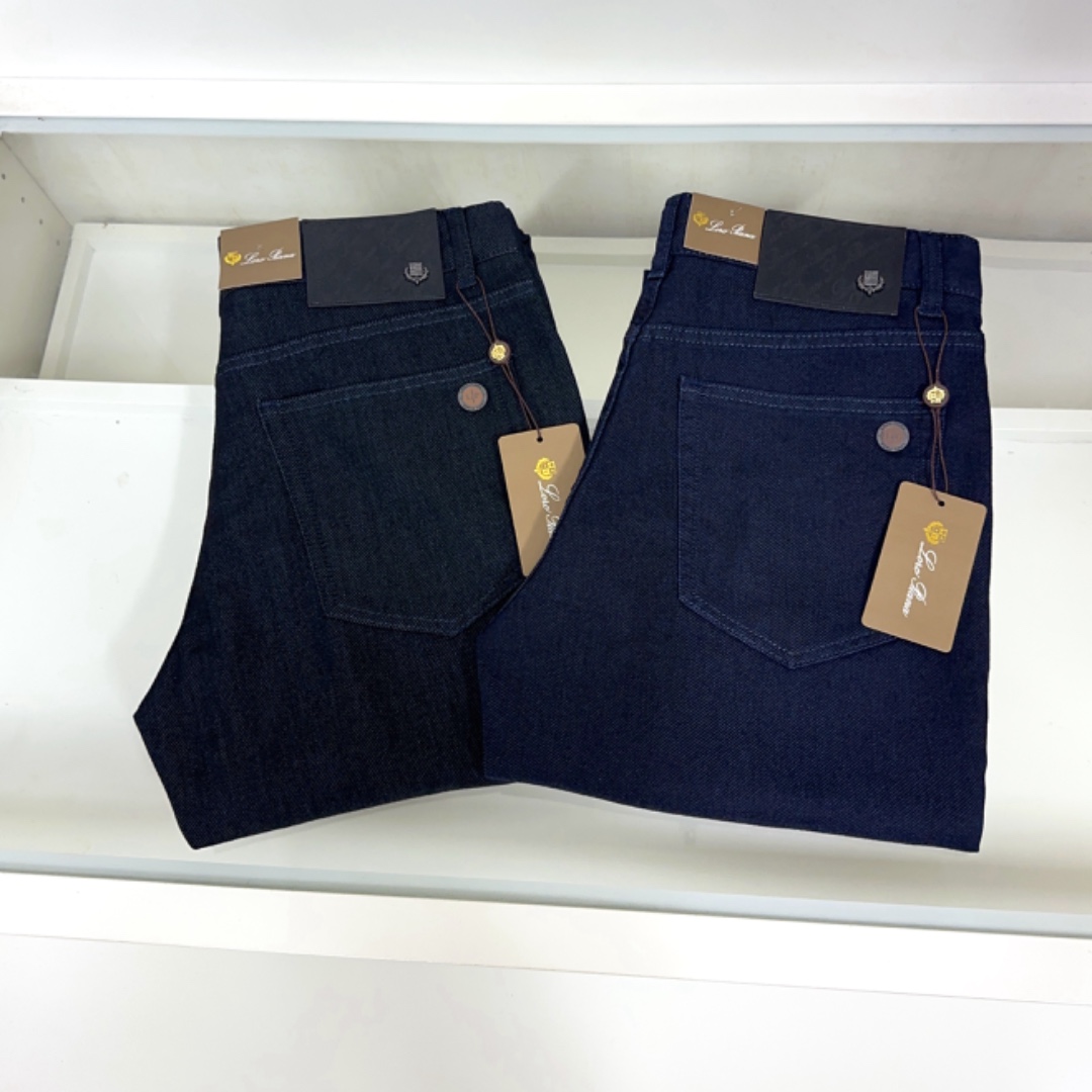 NO:425235,LP hits are coming, new models and new products are available for sale in the counter. The original 1:1 product of the counter in physical stores is available for sale in 1:1, suitable for all ages. The highest version of imported European fabrics in the market. They are comfortable, soft and skin-friendly, with super cool and fashionable and versatile upper body effect, straight and stylish, a must-have for the wardrobe!  Suitable for any occasion Size 29-40, loro piana, alexander wang19860909LP 爆款来袭 新款新品 专柜有售 实体店已极品休闲裤专柜原版1:1好货,适合各个年龄段.市场最高版本的欧洲进口面料.舒适柔软亲肤,上身效果超级棒时尚百搭,笔挺有型,衣橱必备！适合任何场合穿着 尺码29-40,,loro piana,alexander wang,Men's clothing