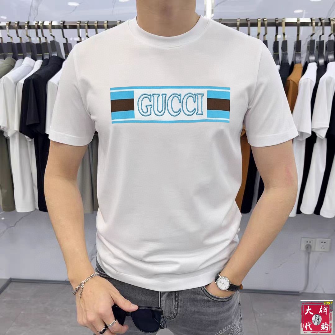 NO:425197,Gucci Fat Brother Gospel XL wears 200 pounds, top-quality round neck, casual short-sleeved high-end custom versatile style, anyone can easily control it, full-customized fabric craftsmanship, the latest logo design of luxury classic brand on the chest, very high-end, those who understand goods must enter!  The style and tailoring are slim styles, which are very exquisite, showing aura and highlighting the exquisiteness of business men. This is the unique feature, the right slim fit, and the upper body effect is very good!  Size XS-XL (counter code is equivalent to M-3XL), gucci, T-shirt, alexander wang19860909Gucci 古奇 胖哥福音XL穿200斤 顶级圆领休闲短袖高级定制百搭款式 任何人都可以轻松驾驭 面料全订制工艺 胸前奢华经典品牌最新logo设计,非常显档次懂货的必须入！版型剪裁属于修身款 非常精致,显气场,又会凸显商务男士的精致,这就是独到之处,恰到好处的修身,上身效果非常赞！尺码XS-XL（专柜码等同M-3XL）,,gucci,T-shirt,alexander wang,Men's clothing