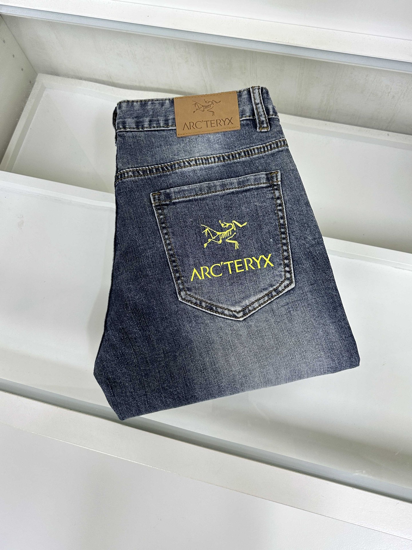 NO:425213,Archaeopteryx is coming, new styles and new products are available in the counter. The physical store has the best jeans counter original 1:1, suitable for all ages. The highest version of the imported European fabric in the market. It is comfortable, soft and skin-friendly, and the upper body effect is super fashionable and versatile, straight and stylish, and a must-have wardrobe!  Suitable for any occasion Size 28-36,arc'teryx,jeans,alexander wang19860909始祖鸟 爆款来袭 新款新品 专柜有售 实体店已极品牛仔裤专柜原版1:1好货,适合各个年龄段.市场最高版本的欧洲进口面料.舒适柔软亲肤,上身效果超级棒时尚百搭,笔挺有型,衣橱必备！适合任何场合穿着 尺码28-36,arc'teryx,jeans,alexander wang,Men's clothing