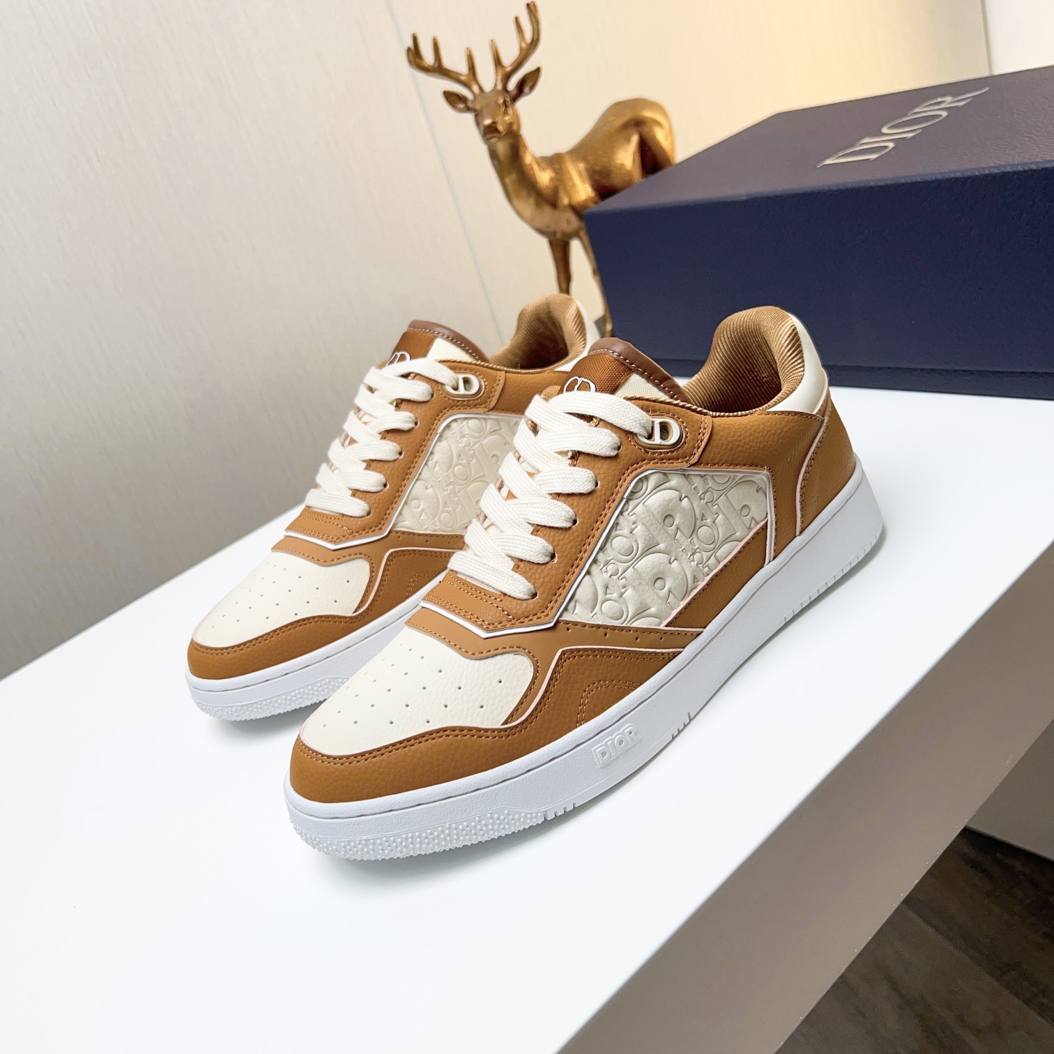 Dior Oblique حذاء رياضي من الجلد البني والأبيض للنساء، مقاس 38-44