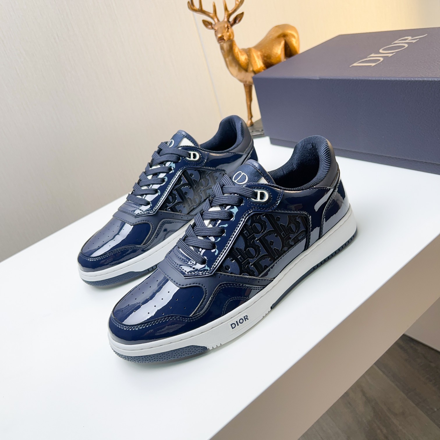 Dior Low-Top Sneakers in Blue Oblique Canvas and Calfskin Leather 3 a1751870798567 1552