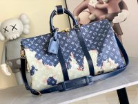 Lv Louis Vuitton Top Original Lista ✨M23773 Blue Flame Men's Bolsa de bolsas de bolsas de almohada Keepall 50 Travel Bag hecha de delicada cuero de monograma de Taurillon Grainy, los acentos de color en el lienzo de monograma oscuro inyectan vitalidad en el diseño. La impresión de seda de la rosa de la llama azul, los detalles del bolso hacen eco del diseño original, incluidos detalles como manijas superiores de cuero y tiras laterales, y están equipados con correas de hombro anchas desmontables y ajustables, que se pueden transportar en el hombro y la espalda lateral. Tamaño: 50x29x22 cm 1 Lv Louis Vuitton Top Original Lista ✨M23773 Blue Flame Men’s Bolsa de bolsas de bolsas de almohada Keepall 50 Travel Bag hecha de delicada cuero de monograma de Taurillon Grainy, los acentos de color en el lienzo de monograma oscuro inyectan vitalidad en el diseño. La impresión de seda de la rosa de la llama azul, los detalles del bolso hacen eco del diseño original, incluidos detalles como manijas superiores de cuero y tiras laterales, y están equipados con correas de hombro anchas desmontables y ajustables, que se pueden transportar en el hombro y la espalda lateral. Tamaño: 50x29x22 cm