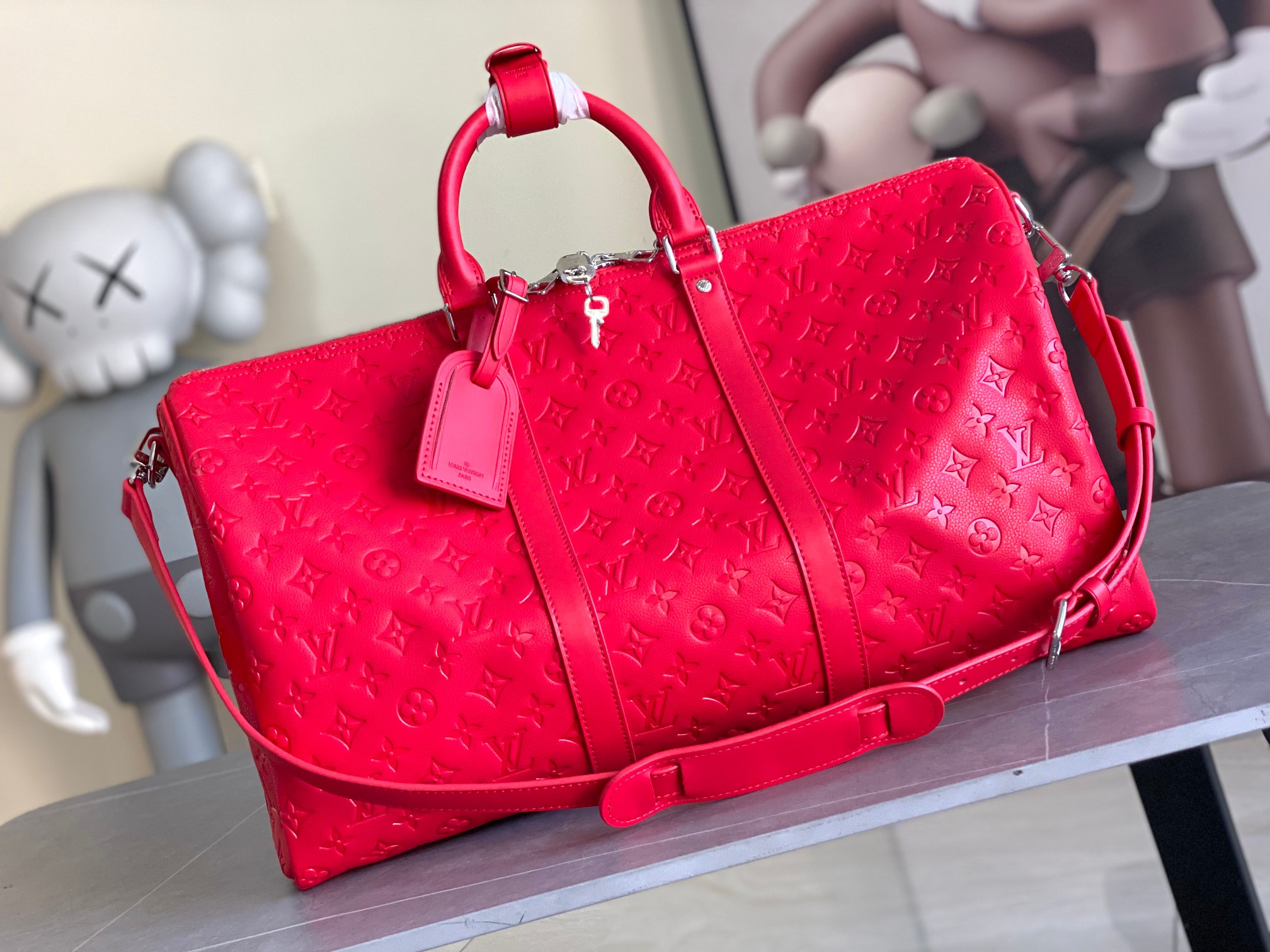 NO:178848,Price adjustment batch 23750 green Keepall Bandoulière 50 travel bag is Monogram Shadow leather full-frame Monogram embossed with matte metal parts, making it a minimalist design, and the cabin luggage size is suitable for short trips. Keepall soft travel bag series was born in the era, and is classic and elegant today. Size 50 x 29 x 23 cm, authentic LV, louis vuitton19860909调价批 23750 绿色 本款 Keepall Bandoulière 50 旅行袋为 Monogram Shadow 皮革铺陈全幅 Monogram 压纹,搭配哑光金属件,成就极简主义设计,机舱行李尺寸适宜短途旅行.Keepall 软质旅行袋系列诞生于 年代,当下经典风雅如旧.尺寸50 x 29 x 23 厘米,正品级LV,louis vuitton,Bag