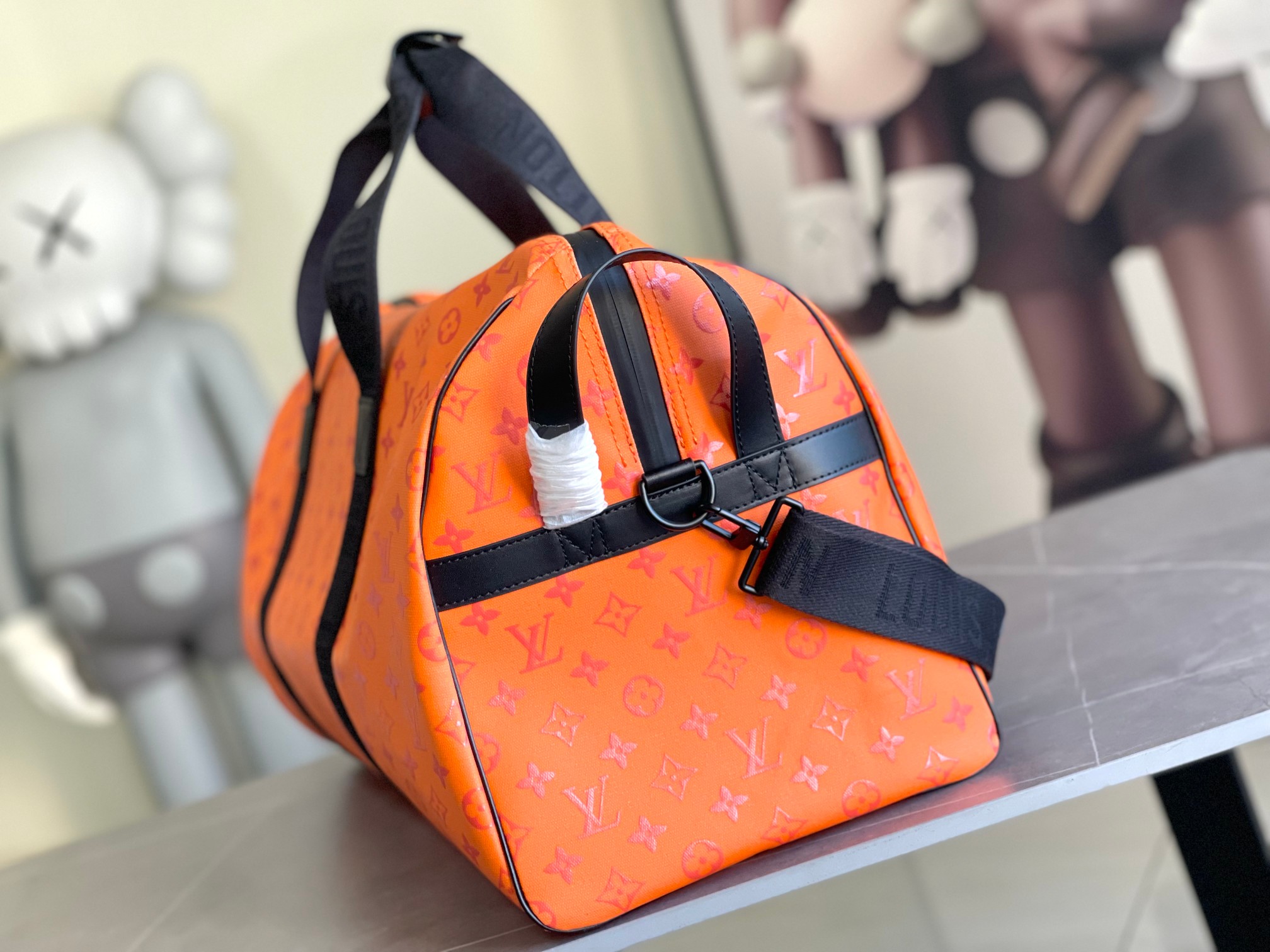  型号12724 Virgil Abloh 将 Basketball Keepall 55 旅行袋由品牌