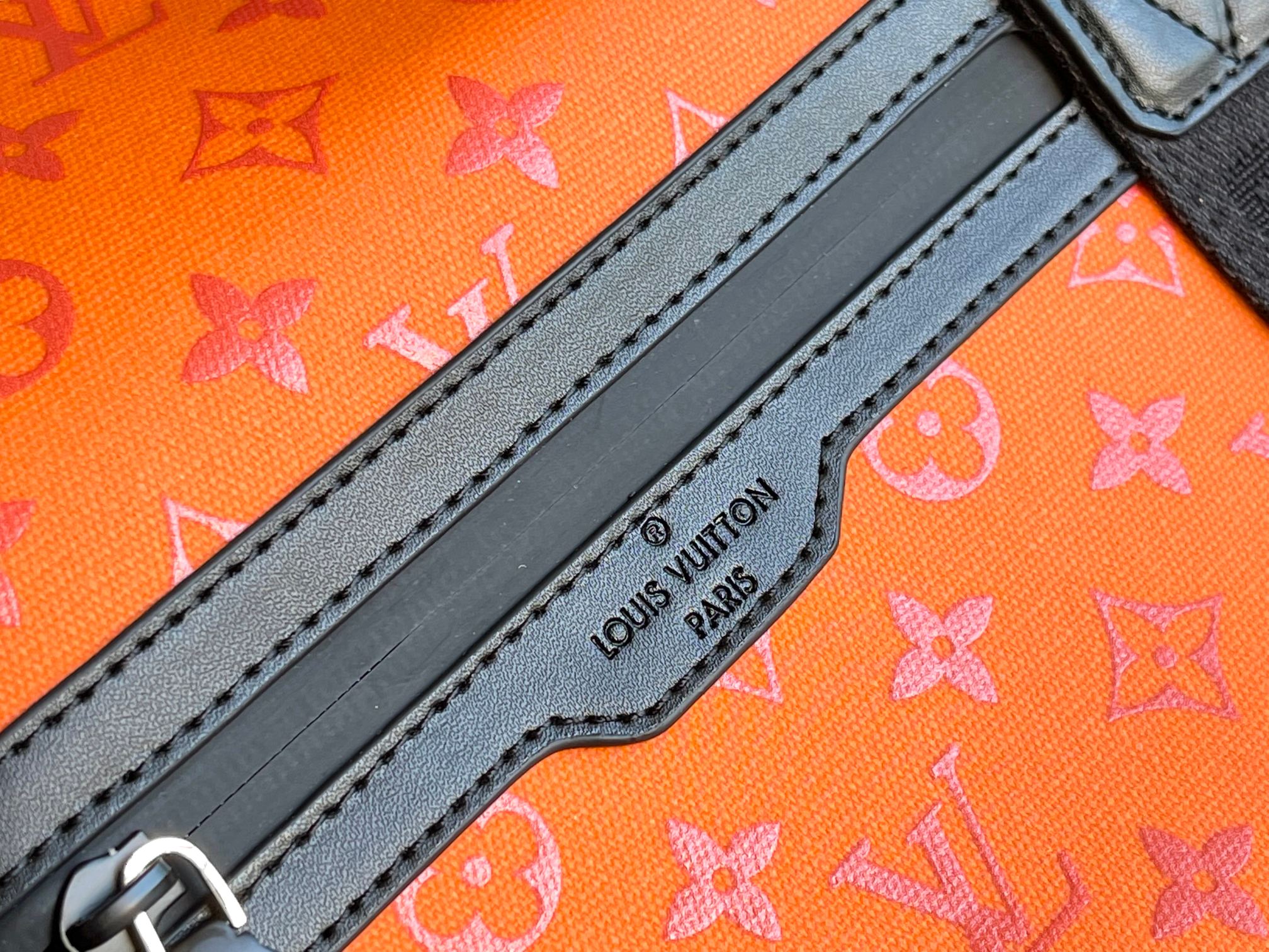  型号12724 Virgil Abloh 将 Basketball Keepall 55 旅行袋由品牌