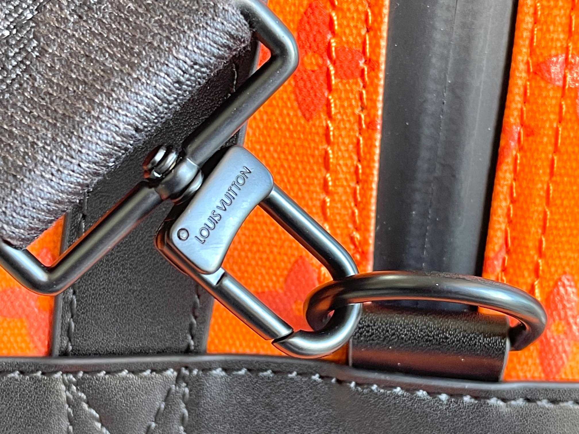  型号12724 Virgil Abloh 将 Basketball Keepall 55 旅行袋由品牌