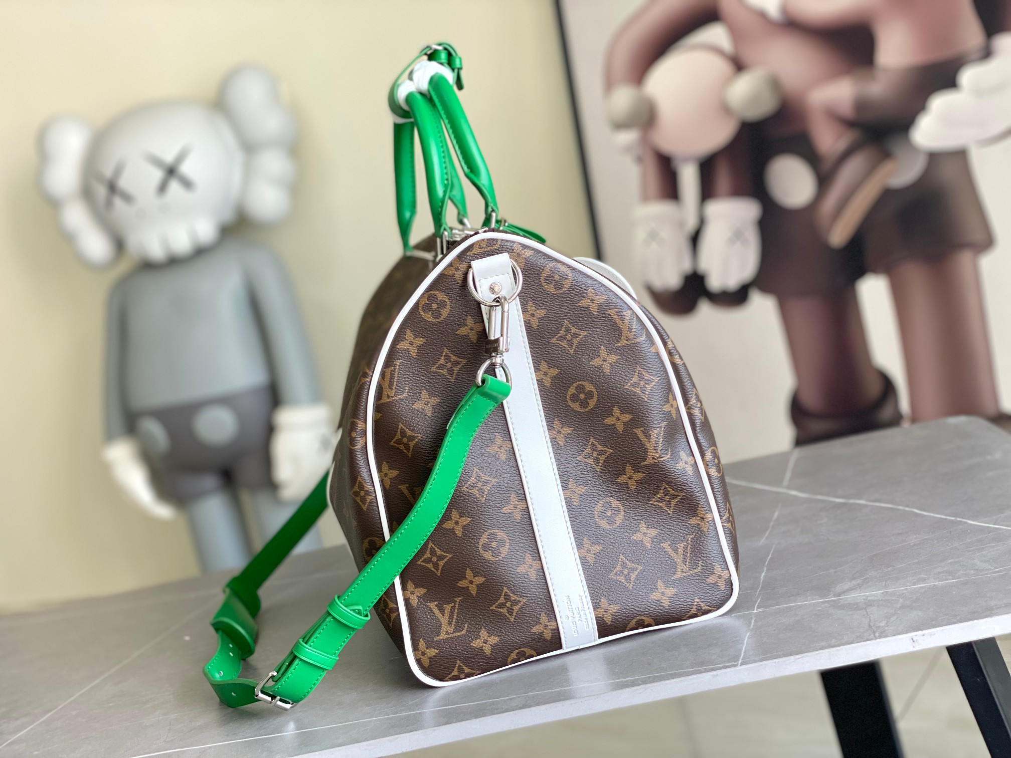  M13926 本款 Keepall Bandoulière 50 旅行袋出自 2024 秋冬时装秀，以