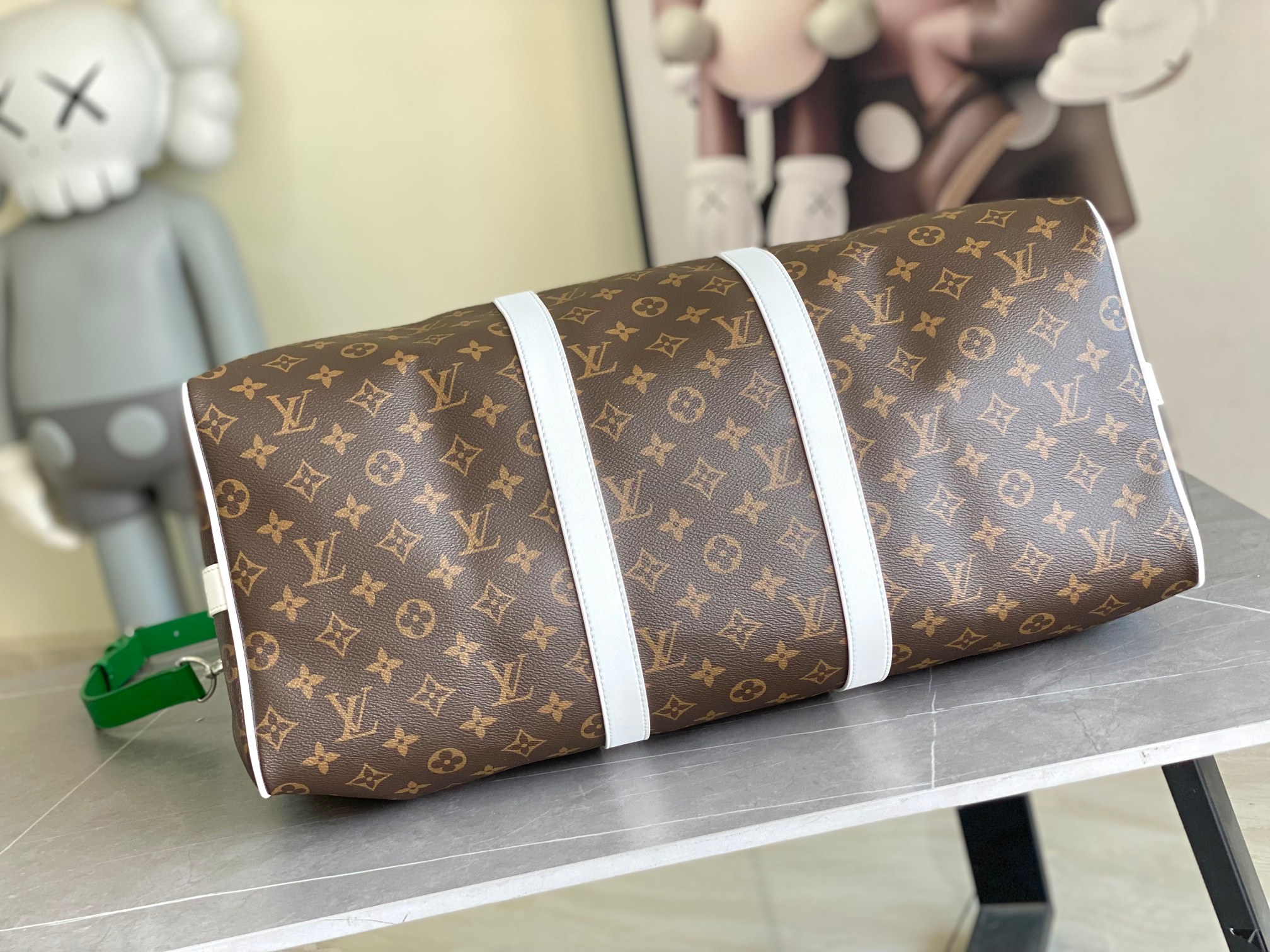  M13926 本款 Keepall Bandoulière 50 旅行袋出自 2024 秋冬时装秀，以