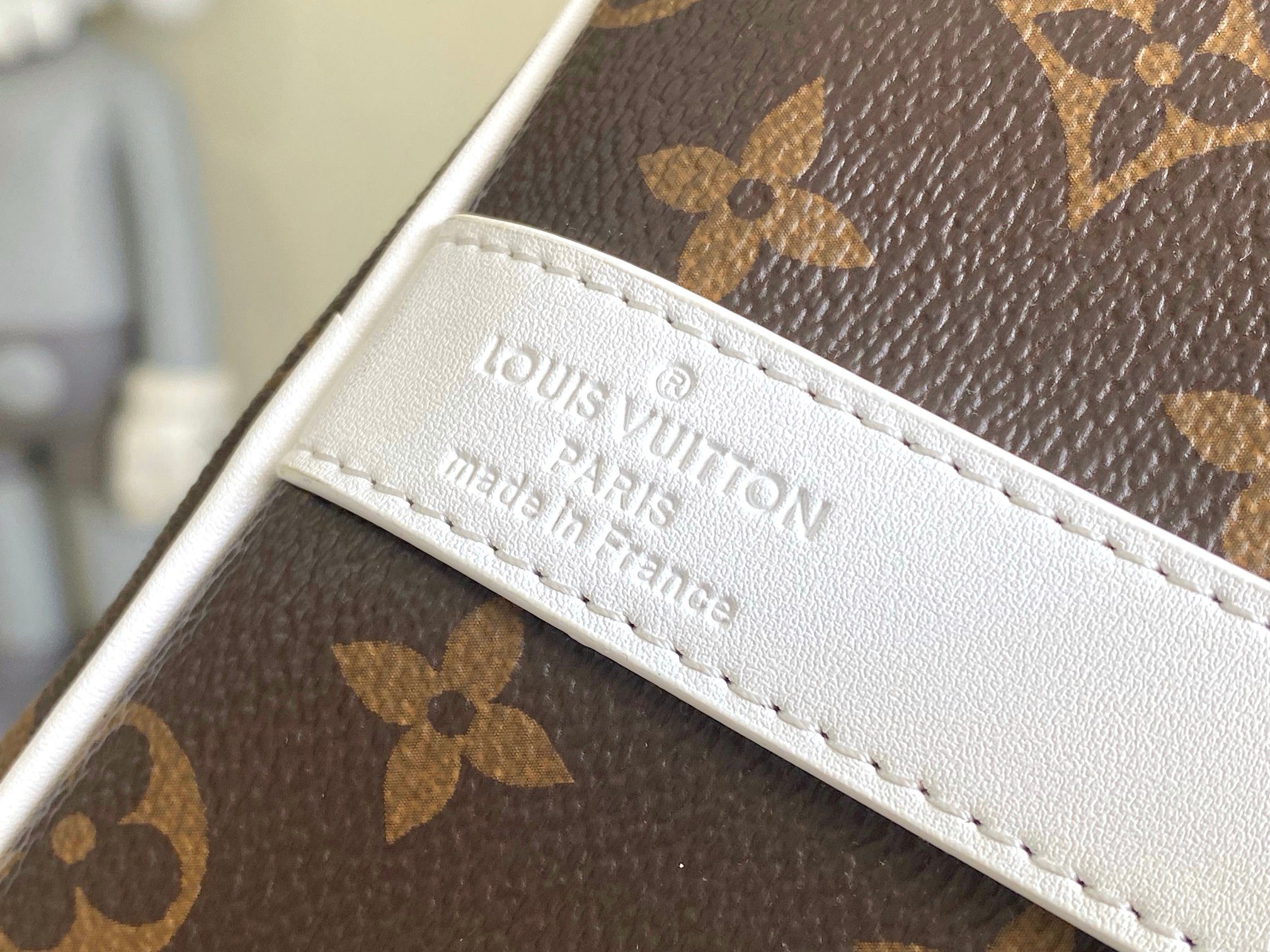  M13926 本款 Keepall Bandoulière 50 旅行袋出自 2024 秋冬时装秀，以