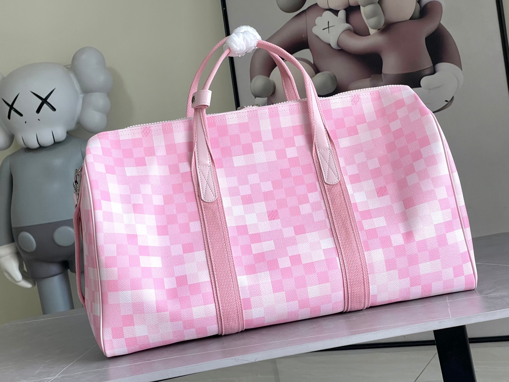  型号26128 Virgil Abloh 将 Basketball Keepall 55 旅行袋由品牌