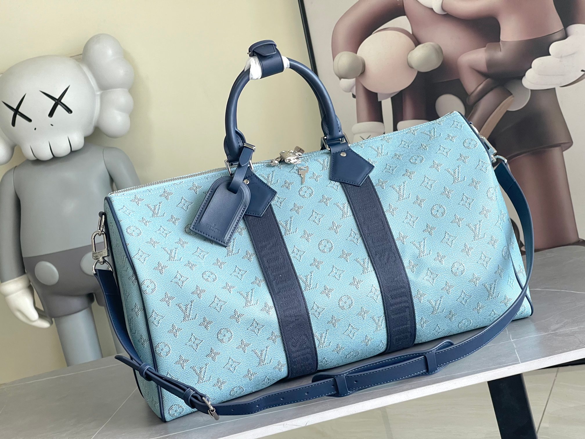 NO:339067,Authentic grade, Haiyuan Outdoor Single, Individual Home Shot] Half Steel 163 Chip This M14837 Blue Keepall Bandouliere 50 Travel Bag Material Monogram Heritage Coated Canvas, conveying the style of cruise ship travel in a gorgeous style. The restrained color scheme and old metal parts reveal the exquisite meaning, and the soft cowhide details show the brand's exquisite craftsmanship. The top handle and removable and adjustable shoulder straps enable a variety of portable options. 50x29x23 cm (length x height x width) Monogram Heritage Coated Canvas Cowhide, authentic LV, louis vuitton, cowhide19860909正品级 海原外单 独实家拍】半钢163芯片 本款M14837蓝色 Keepall Bandouliere 50 旅行袋取材 Monogram Heritage 涂层帆布,以华美格调传递游轮旅行风尚.内敛配色和做旧金属件流露考究意味,柔软牛皮革细节彰显品牌精湛匠艺.顶部手柄和可拆卸并调节的肩带实现多种背携选择. 50x29x23厘米（长度x高x宽） Monogram Heritage 涂层帆布 牛皮革饰边,正品级LV,louis vuitton,cowhide,Bag