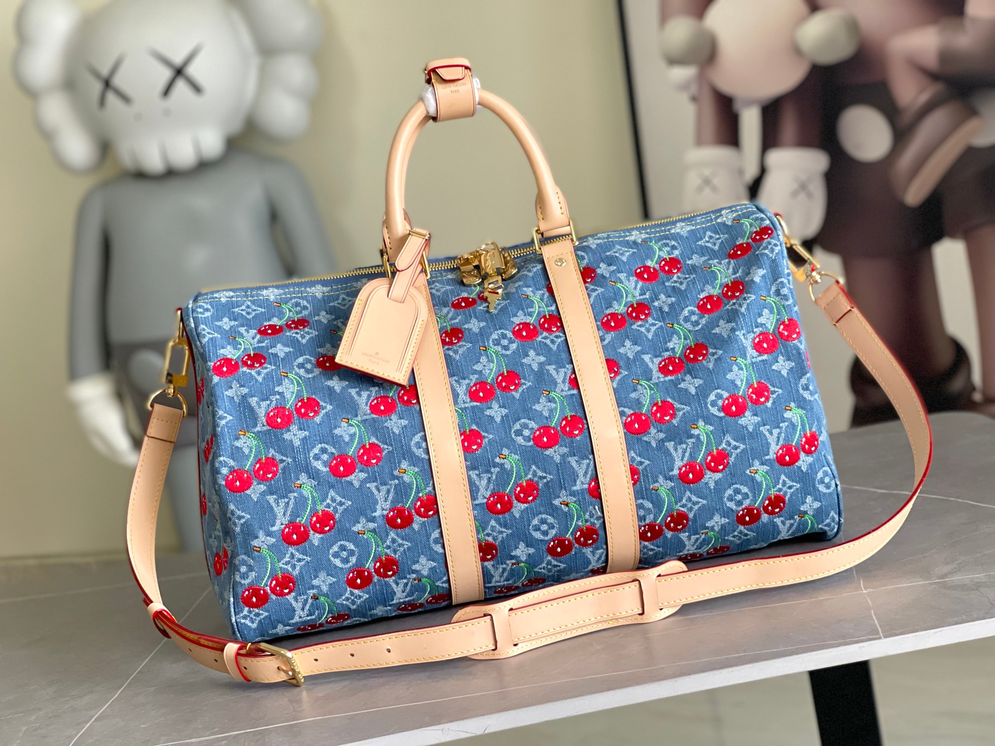 NO:338905,Authentic grade variable code chip This M13875 Keepall Bandouliere 45 travel bag material Monogram Heritage coating conveys the style of cruise ship travel in a gorgeous style. The restrained color scheme and old metal parts reveal the exquisite meaning, and the soft cowhide details show the brand's exquisite craftsmanship. The top handle and removable and adjustable shoulder straps enable a variety of portable options. 45x27x20 cm (length x height x width) Monogram Heritage coating Cowhide trim, authentic LV, louis vuitton, cowhide19860909正品级 变码芯片 本款M13875 Keepall Bandouliere 45 旅行袋取材 Monogram Heritage 涂层,以华美格调传递游轮旅行风尚.内敛配色和做旧金属件流露考究意味,柔软牛皮革细节彰显品牌精湛匠艺.顶部手柄和可拆卸并调节的肩带实现多种背携选择. 45x27x20厘米（长度x高x宽） Monogram Heritage 涂层 牛皮革饰边,正品级LV,louis vuitton,cowhide,Bag