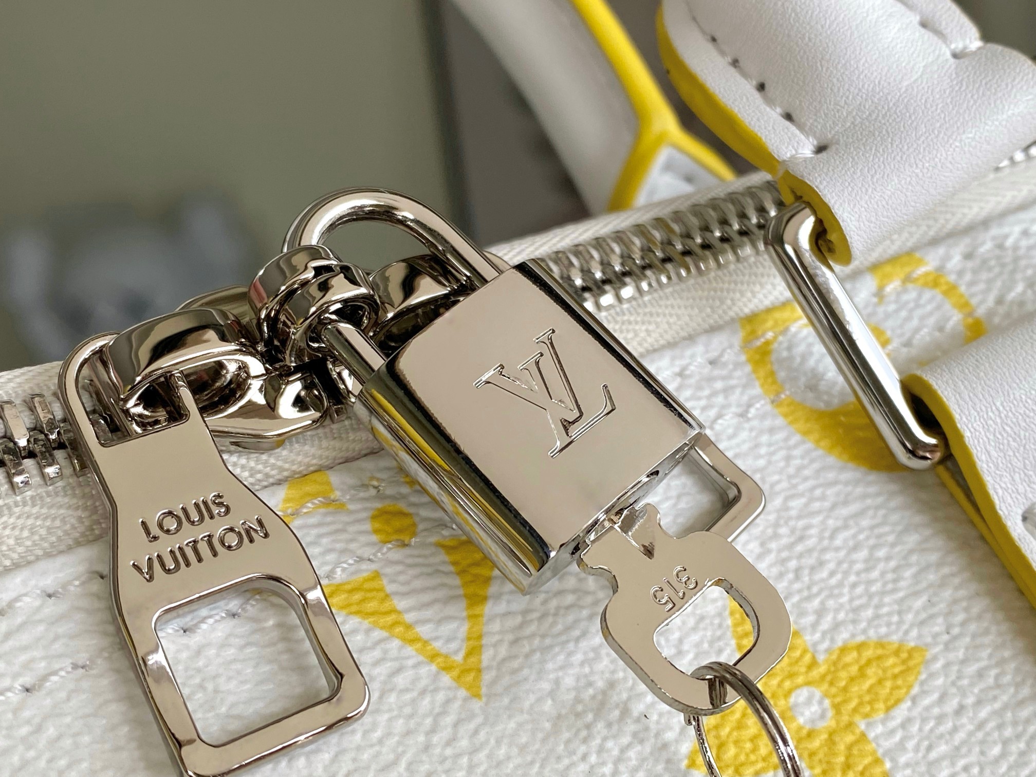 M14834 KEEPALL BANDOULIÈRE 50 黄白色Monogram Bandana圖案以