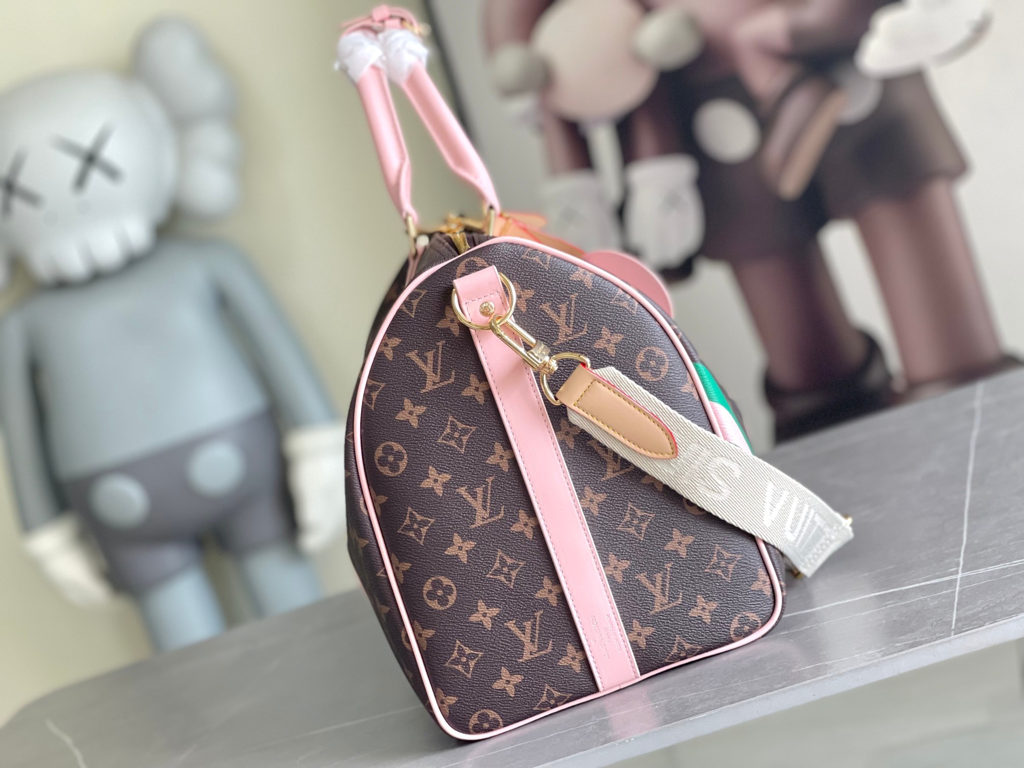 顶级原单N25822 这款Keepall 45 配肩带旅行袋采用柔软的Damier Infini 皮革,