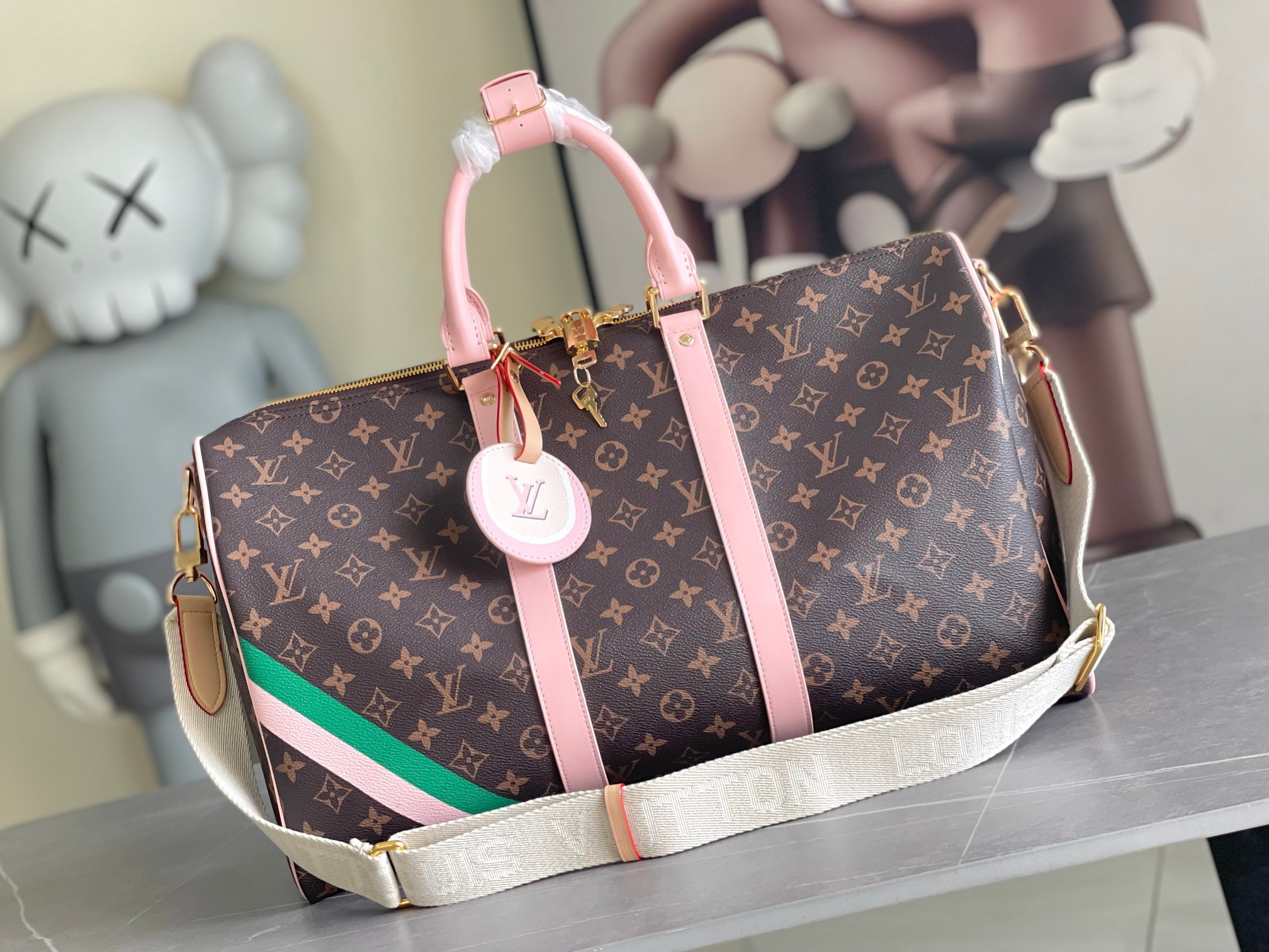 顶级原单N25822 这款Keepall 45 配肩带旅行袋采用柔软的Damier Infini 皮革,