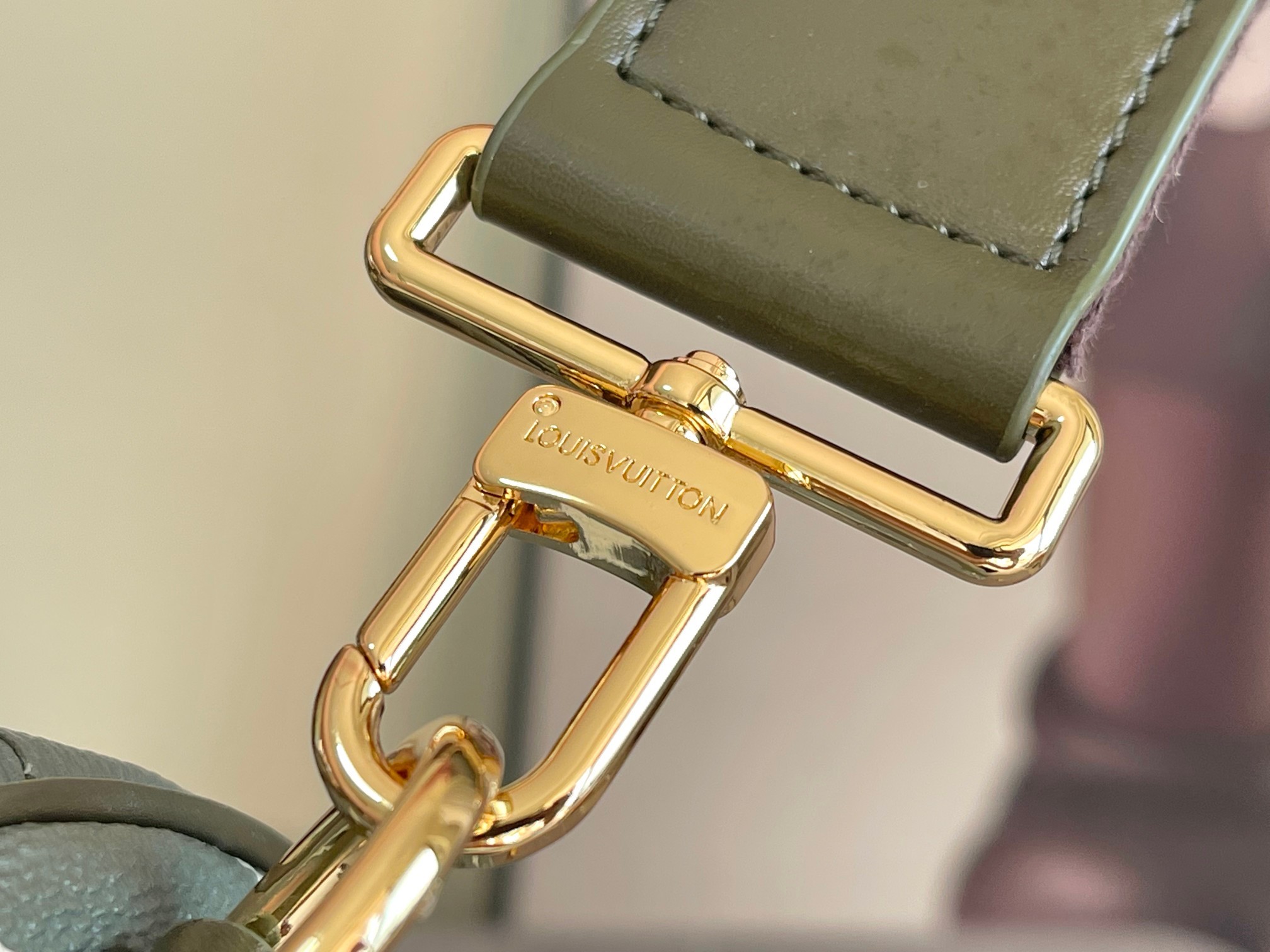 顶级原单 M41416军绿彩花 LU KEEPALL 50CM 旅行包,此款Keepall是旅行袋系列中