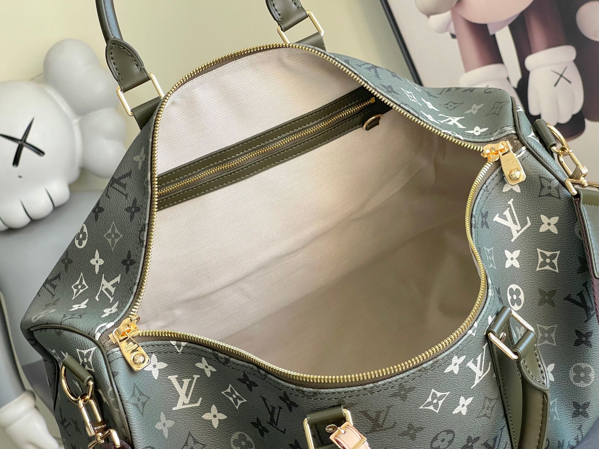 顶级原单 M41416军绿彩花 LU KEEPALL 50CM 旅行包,此款Keepall是旅行袋系列中