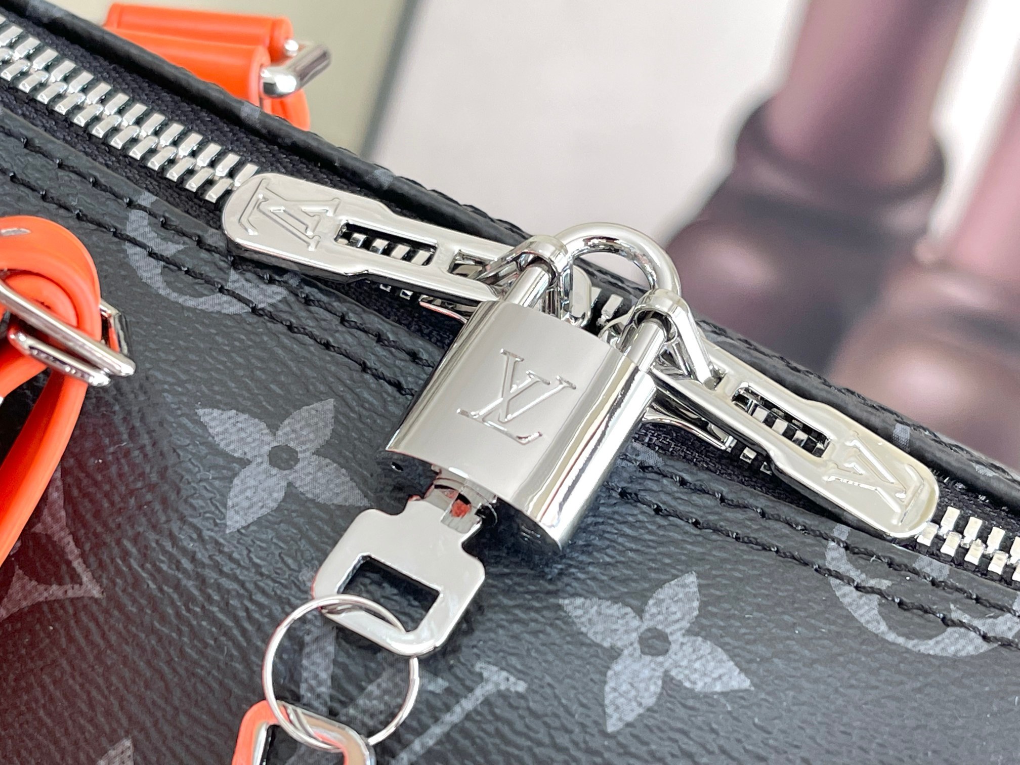M15253黑花橘红55CM 163c01变码芯片Keepall 55旅行包采用Monogram Ecl