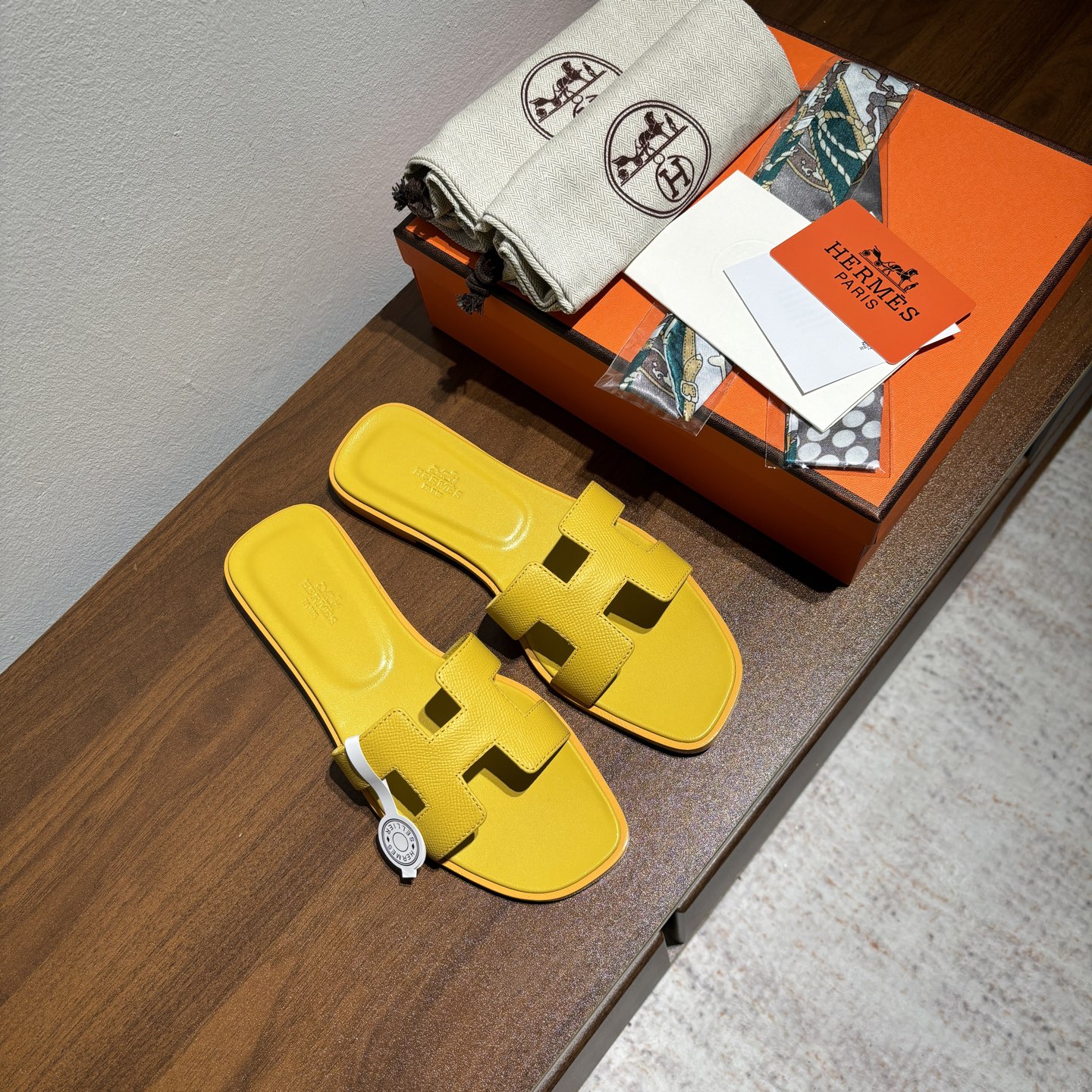 Hermès Oran Sandal: Epsom Leather H-Cutout, A Timeless Style Statement 1 Hermès Oran Sandal: Epsom Leather H-Cutout, A Timeless Style Statement