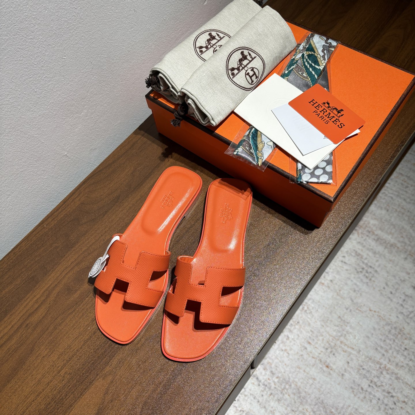Hermes Oran Leather Sandals Classic H-Cut Design Comfortable Slip-On Style 3 i1742473516877 8703 0 1