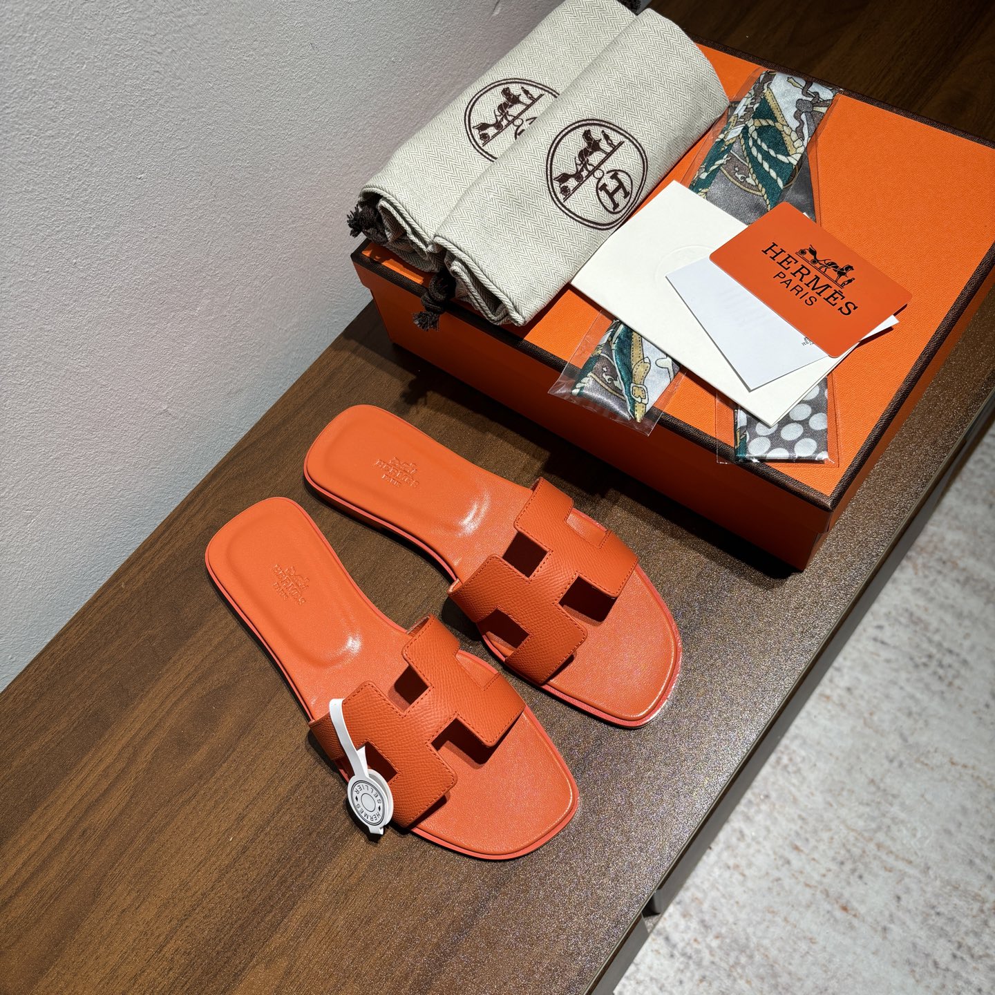 Hermes Oran Leather Sandals Classic H-Cut Design Comfortable Slip-On Style 2 i1742473517532 6417 0 0