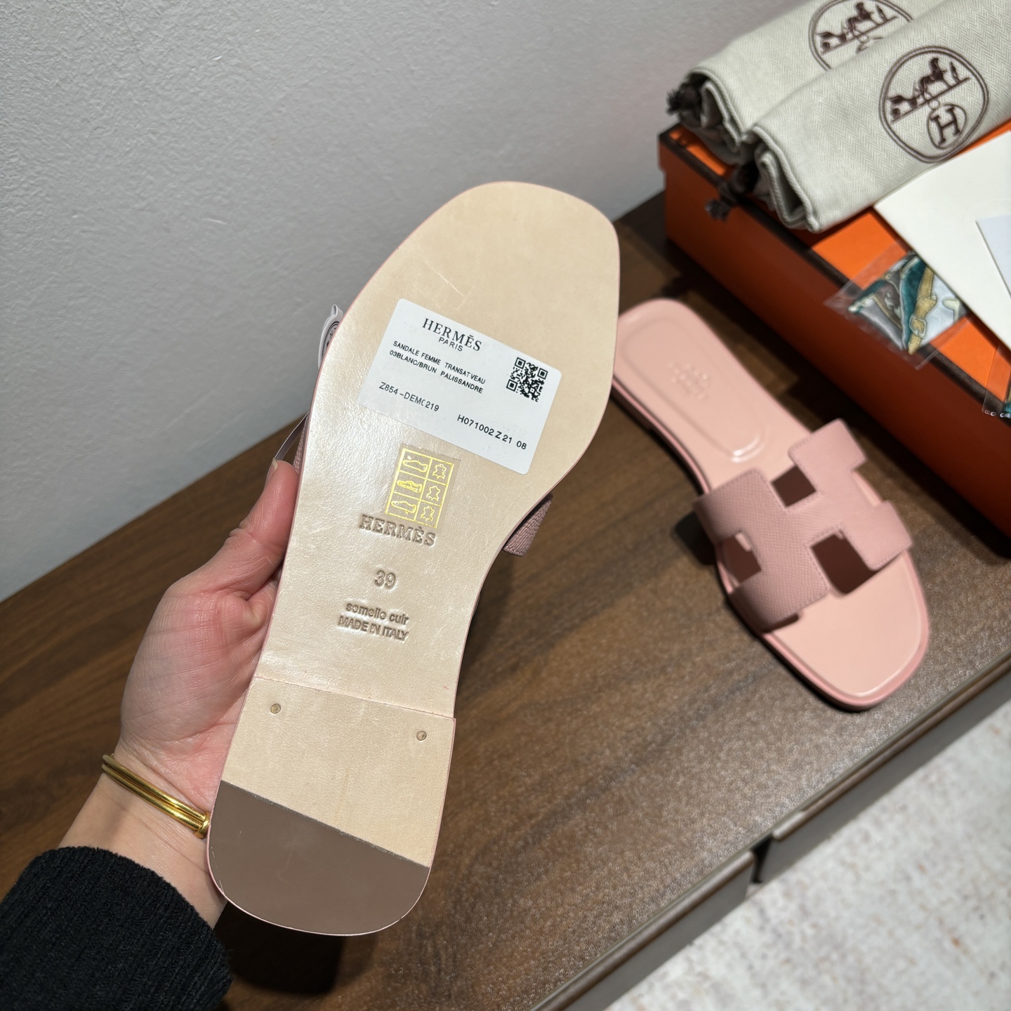 Hermès Oran Sandal: Epsom Leather H-Cutout Slide, Classic Style - Pink 8 i1742473543968 7444 0 6