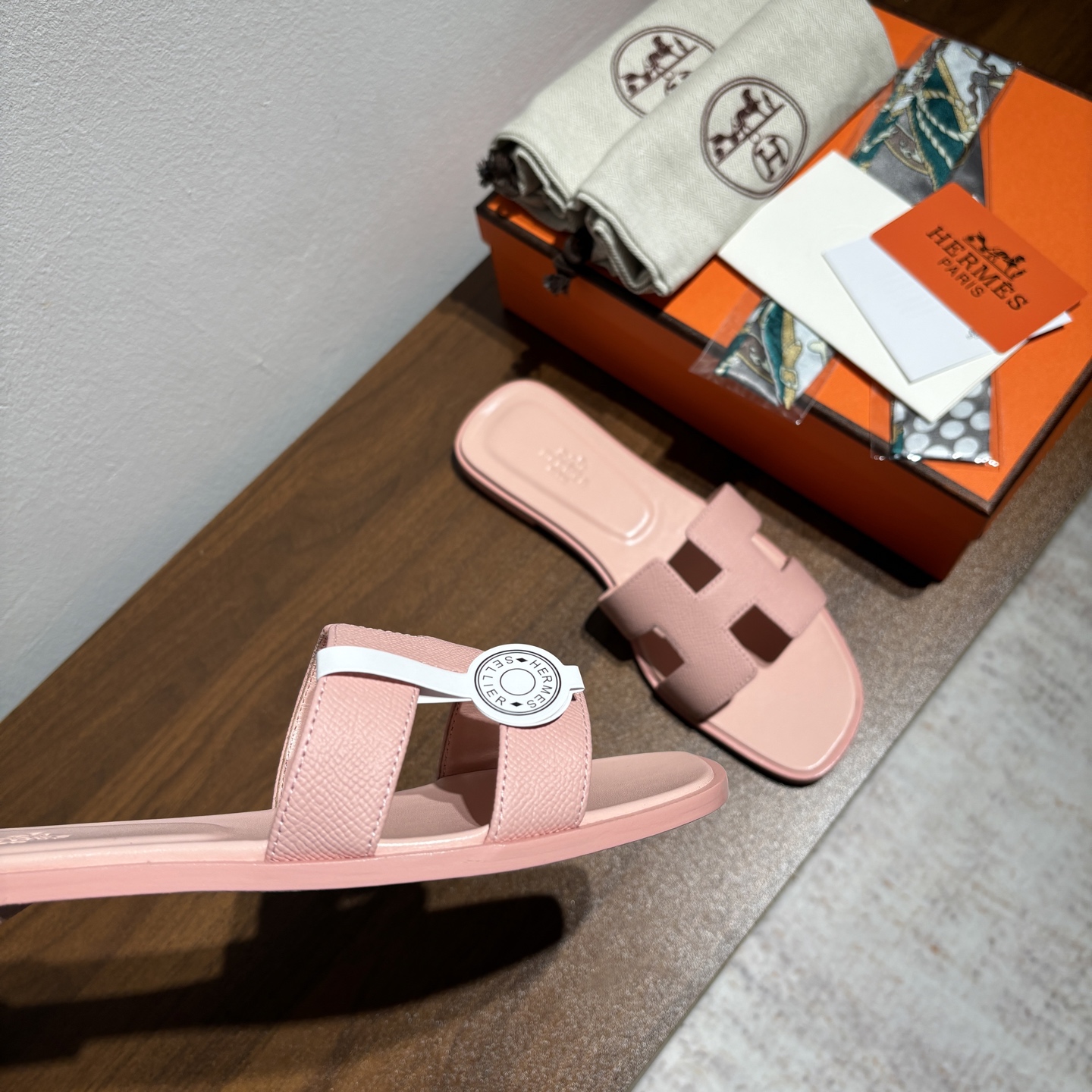 Hermès Oran Sandal: Epsom Leather H-Cutout Slide, Classic Style - Pink 6 i1742473544029 1479 0 4