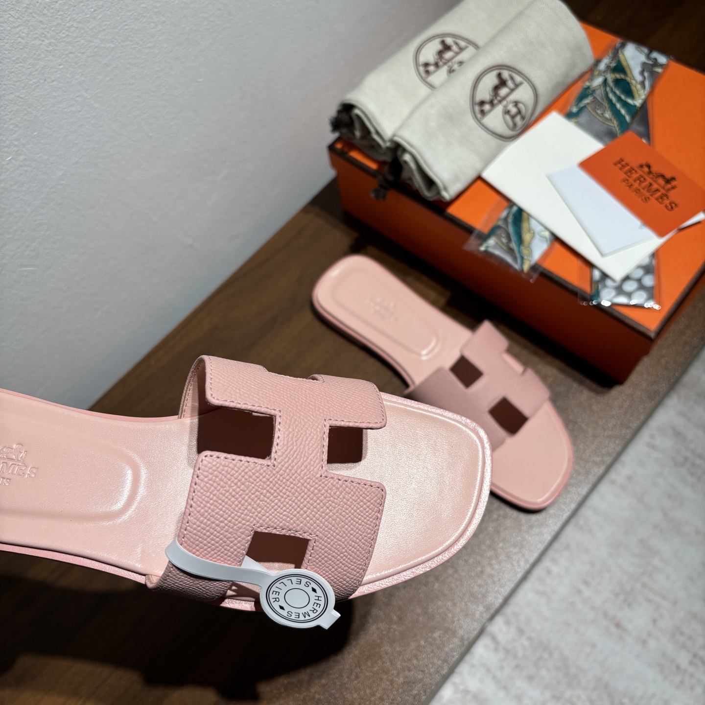Hermès Oran Sandal: Epsom Leather H-Cutout Slide, Classic Style - Pink 5 i1742473544039 9305 0 3