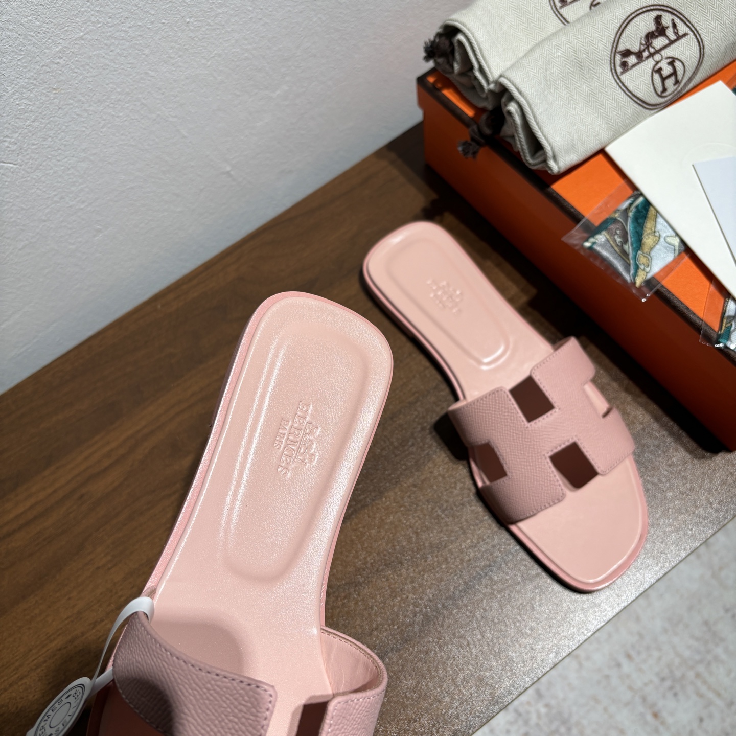 Hermès Oran Sandal: Epsom Leather H-Cutout Slide, Classic Style - Pink 7 i1742473544660 7515 0 5