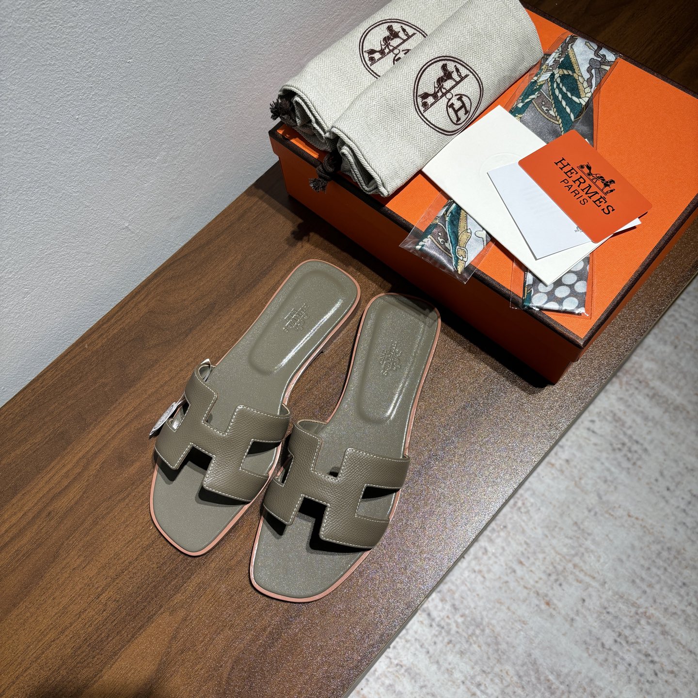 Hermès Oran Sandal: Epsom Leather H-Slide, Iconic Style, Ultimate Comfort 3 i1742473597683 8361 0 1