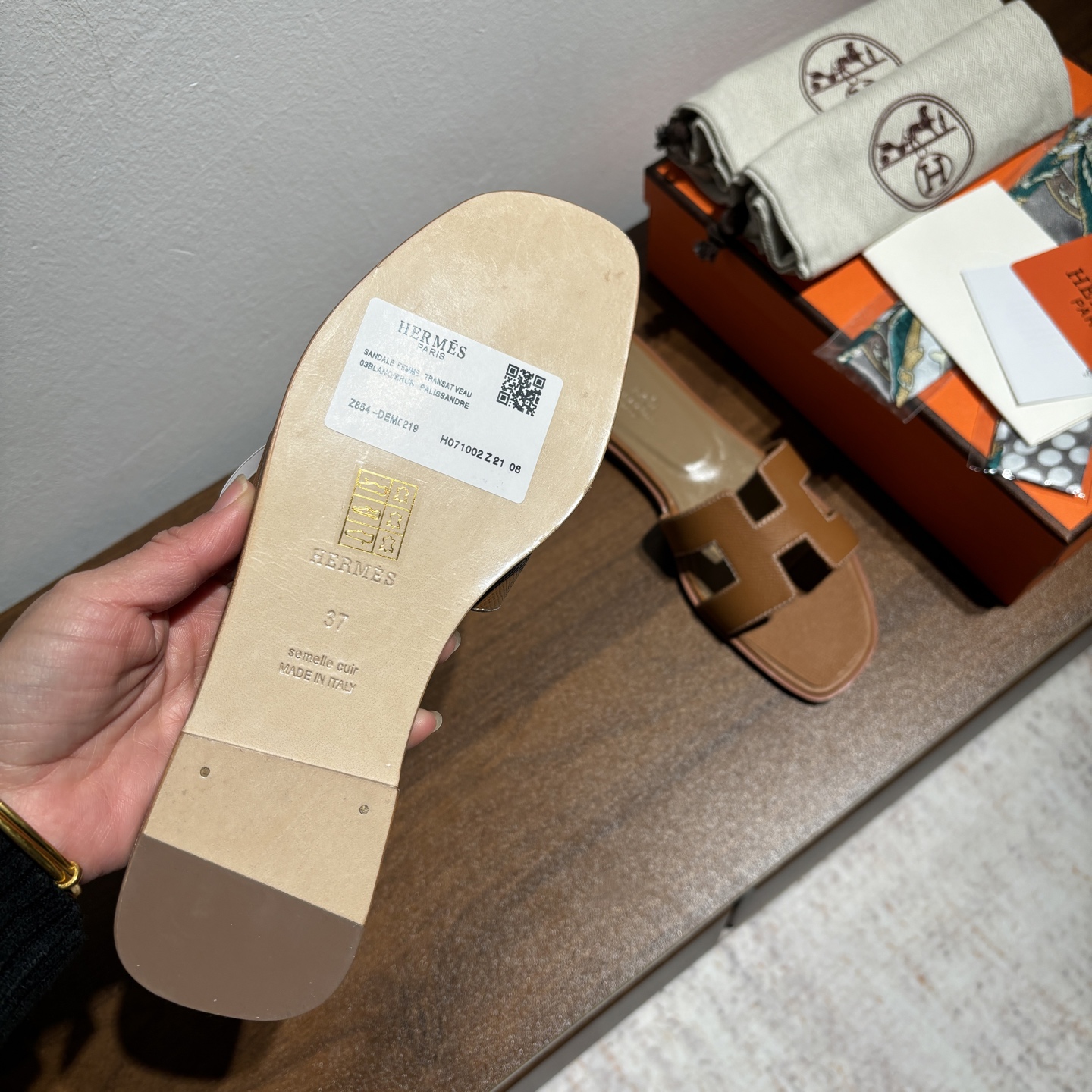 Hermès Oran Sandal: Iconic Leather Slides with Comfortable Fit & Stylish Design 8 i1742473619228 7419 0 6