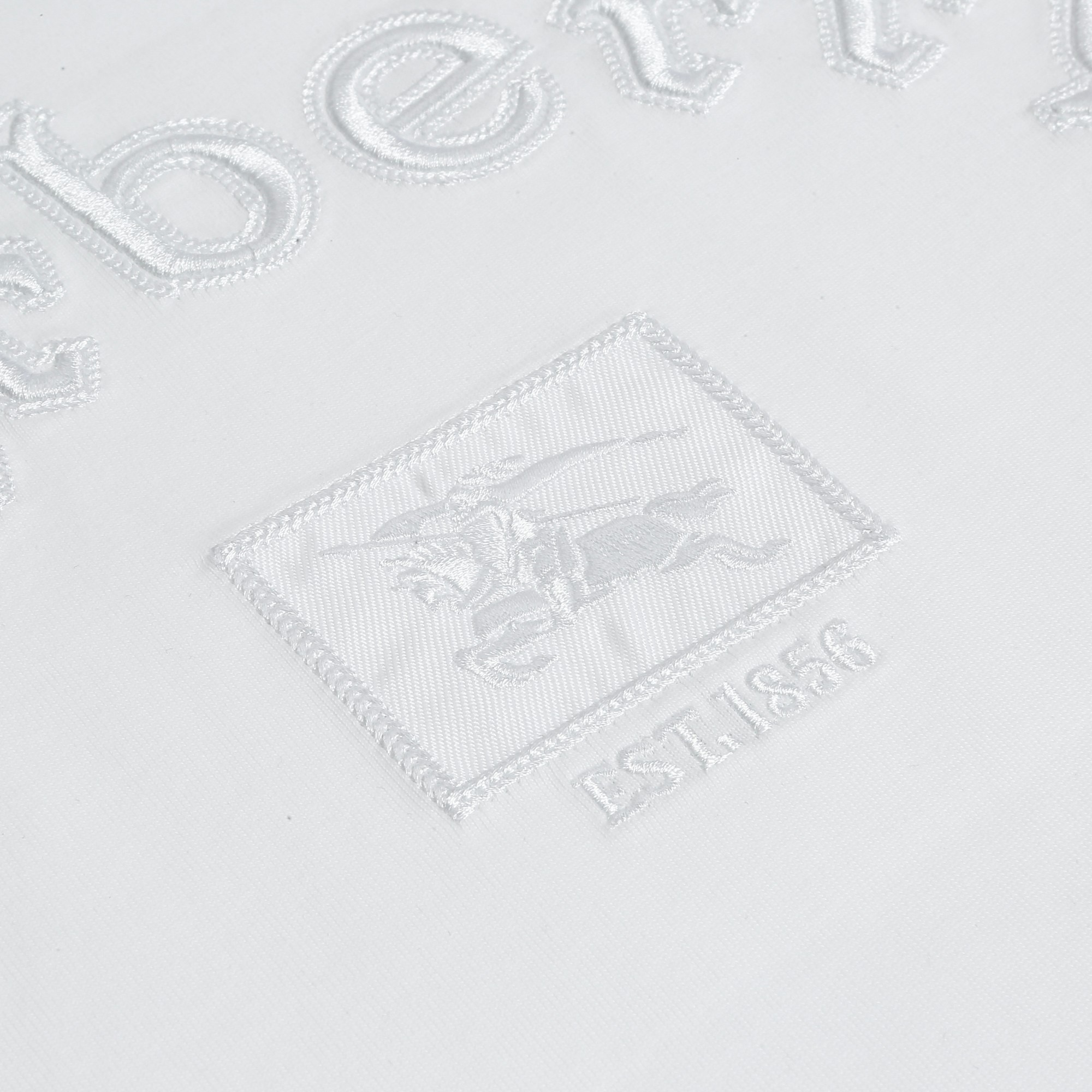 Burberry 高端品质 Burberry巴宝莉战马标刺绣字母logo圆领短袖，高克重 洗水面料，洗水完280g重， 工艺，宽松版型