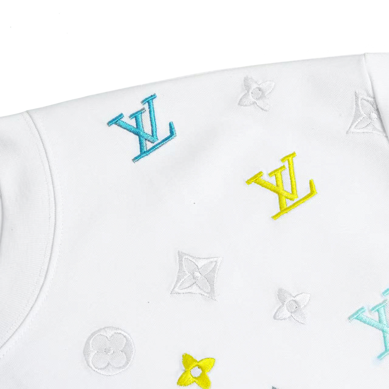 Louis Vuitton 高端品质 Lv彩色刺绣字母logo圆领短袖，高克重 洗水面料，洗水完280g重， 工艺，宽松版型