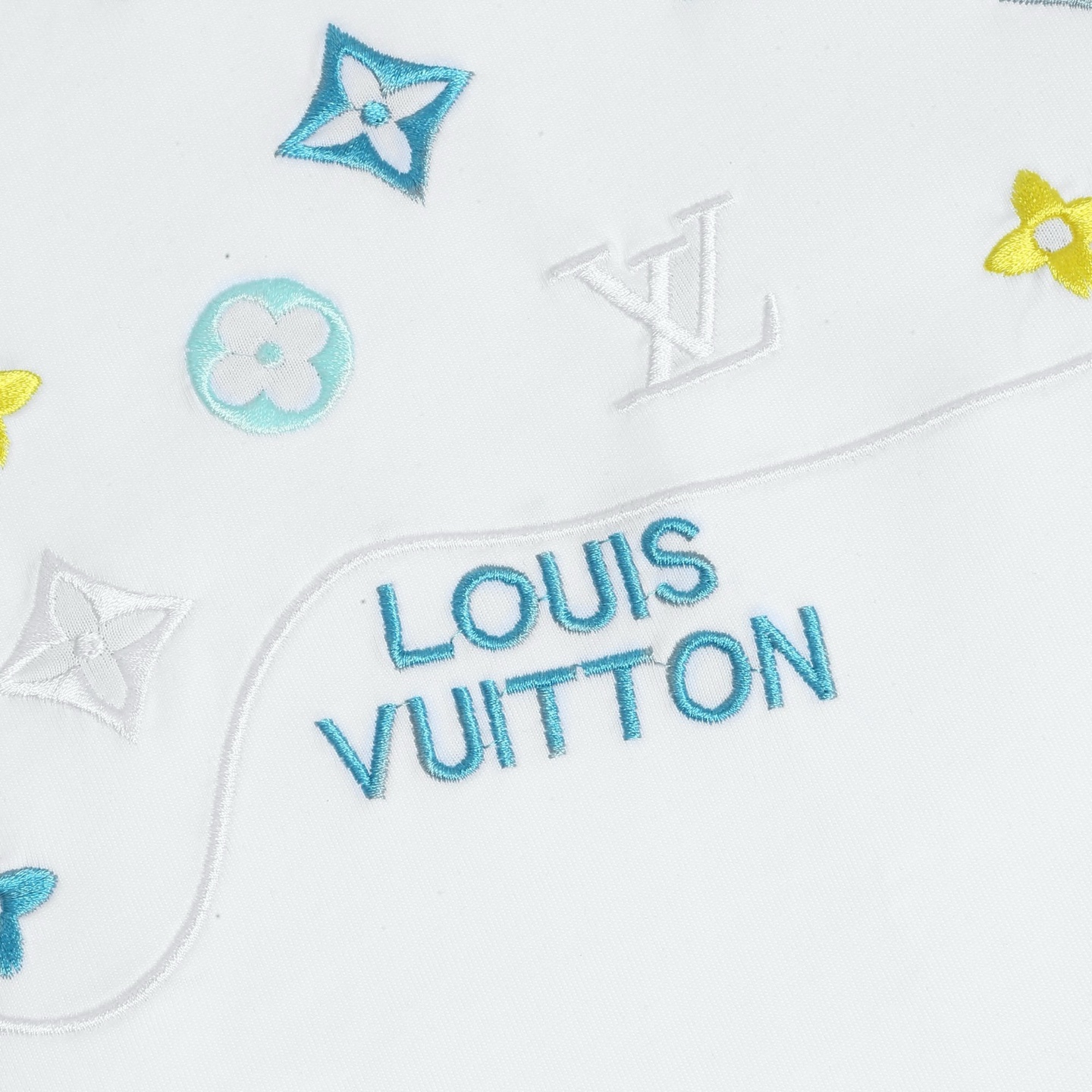 Louis Vuitton 高端品质 Lv彩色刺绣字母logo圆领短袖，高克重 洗水面料，洗水完280g重， 工艺，宽松版型