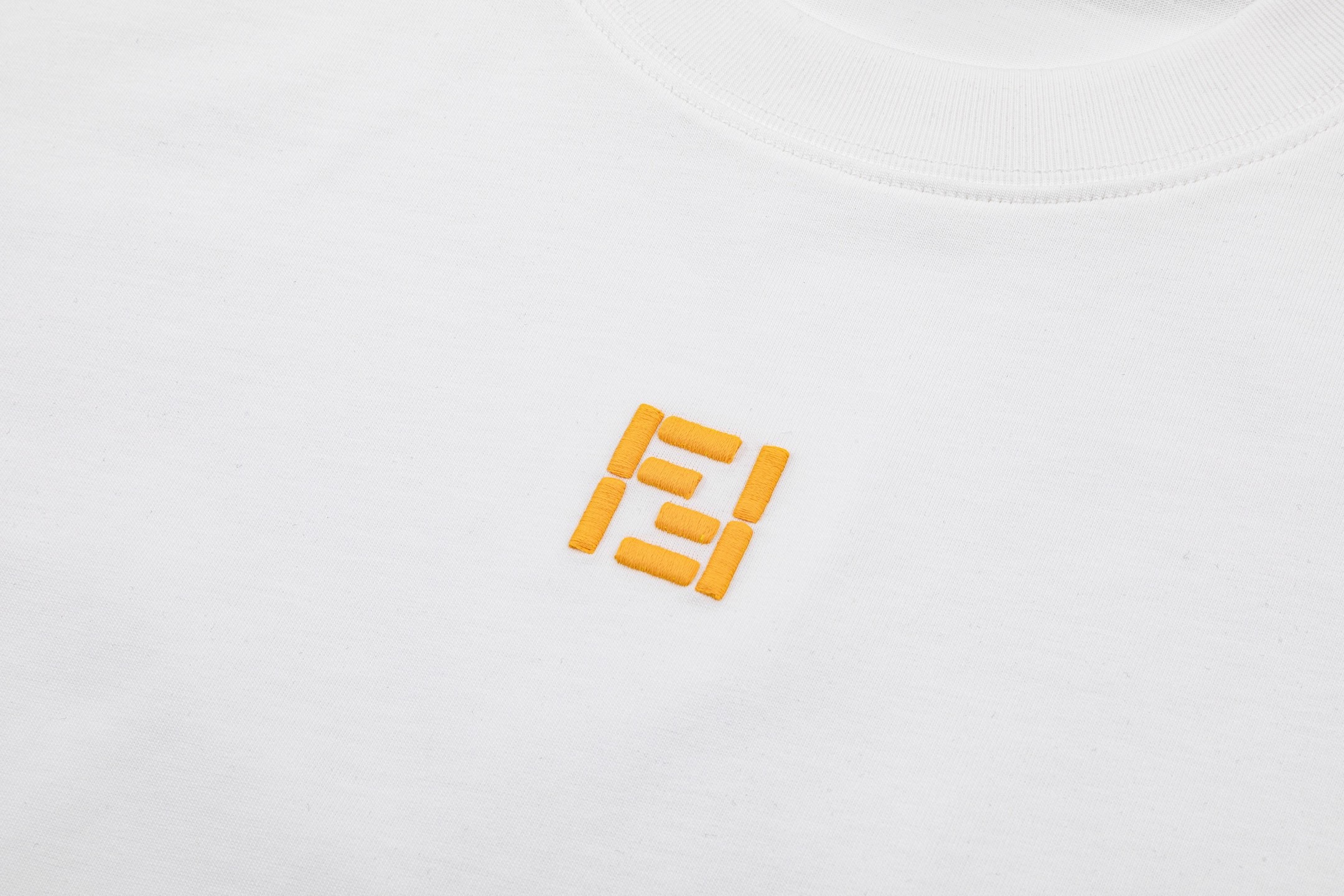 Fendi 高端品质 Fendi 芬迪小刺绣字母logo圆领短袖 后背硅胶字母logo 高克重 洗水面料