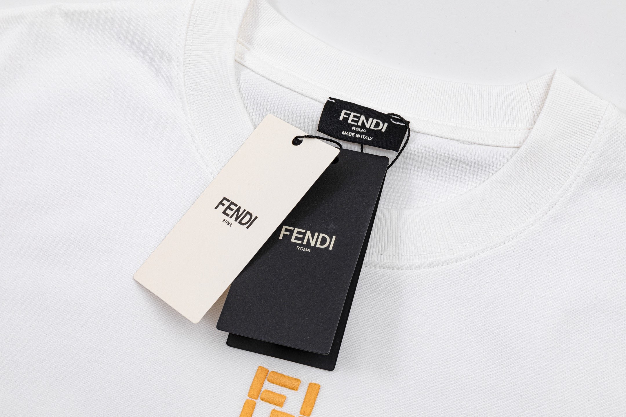 Fendi 高端品质 Fendi 芬迪小刺绣字母logo圆领短袖 后背硅胶字母logo 高克重 洗水面料
