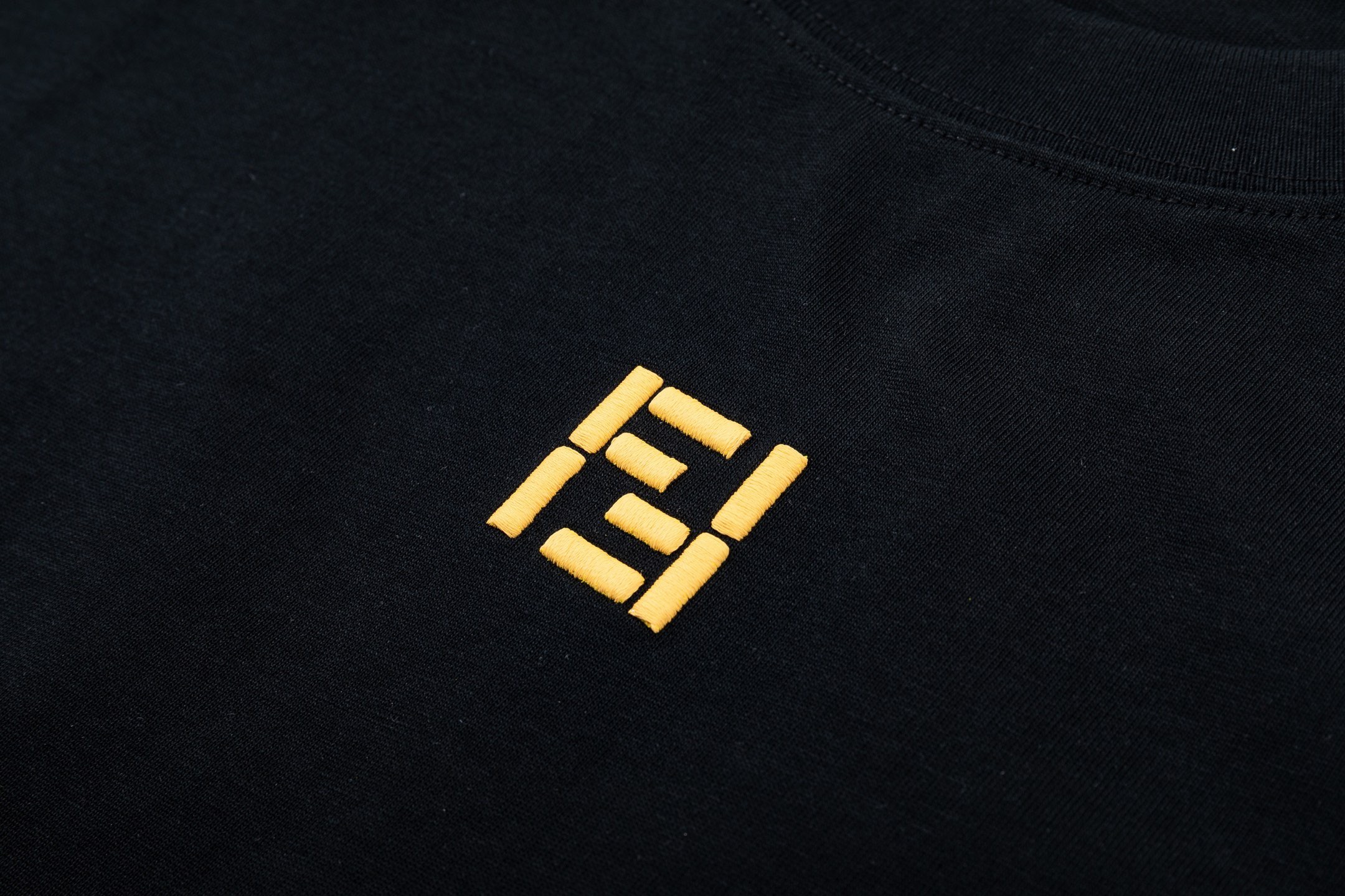 Fendi 高端品质 Fendi 芬迪小刺绣字母logo圆领短袖 后背硅胶字母logo 高克重 洗水面料