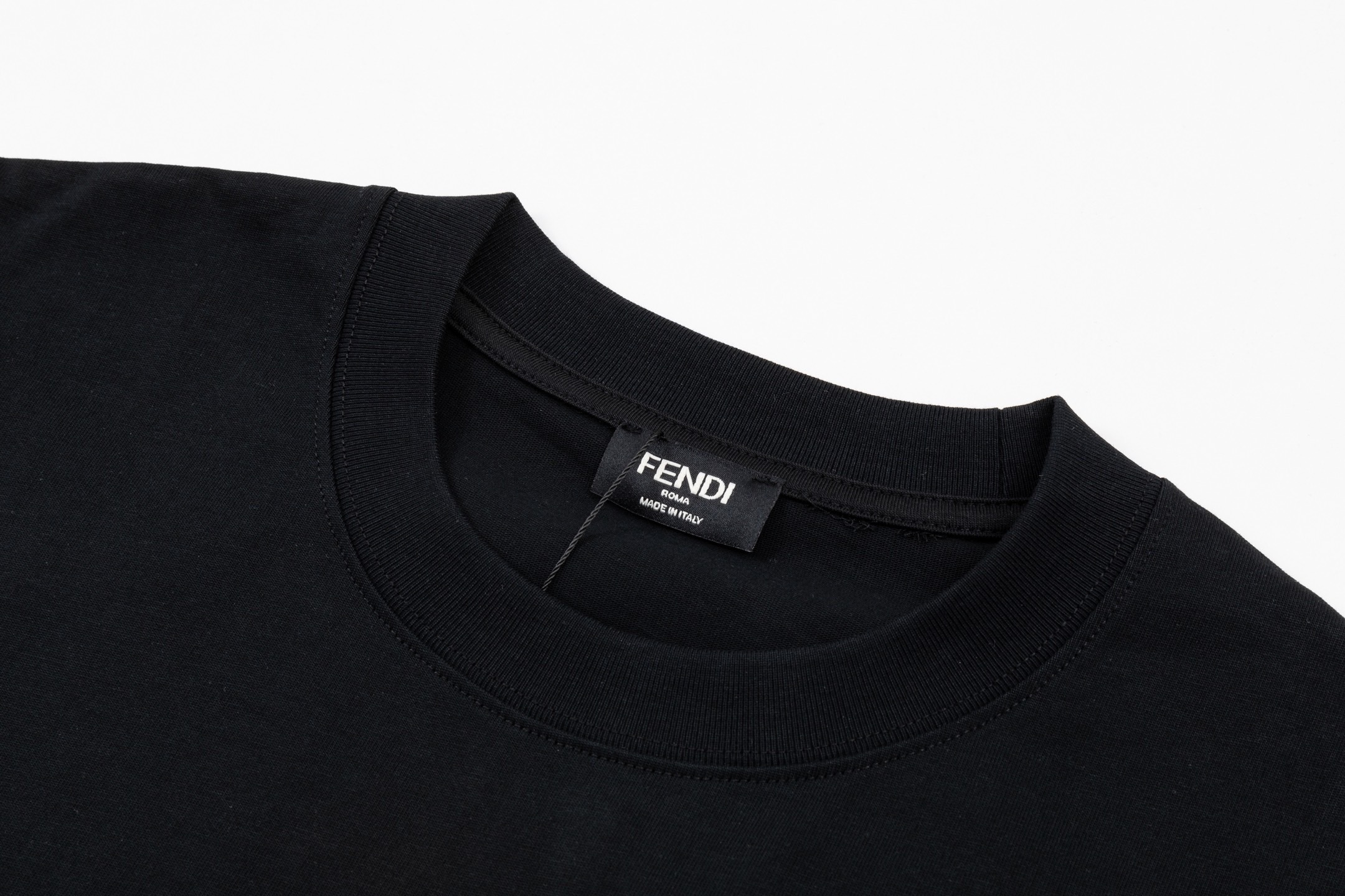 Fendi 高端品质 Fendi 芬迪小刺绣字母logo圆领短袖 后背硅胶字母logo 高克重 洗水面料
