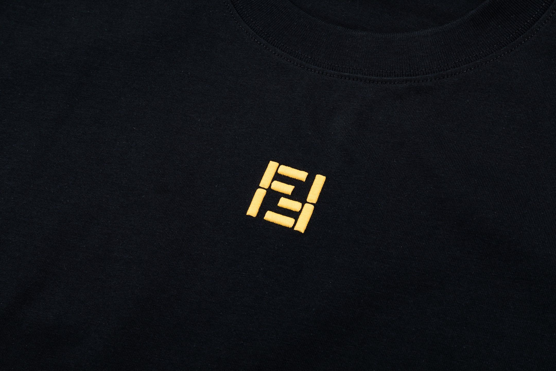 Fendi 高端品质 Fendi 芬迪小刺绣字母logo圆领短袖 后背硅胶字母logo 高克重 洗水面料