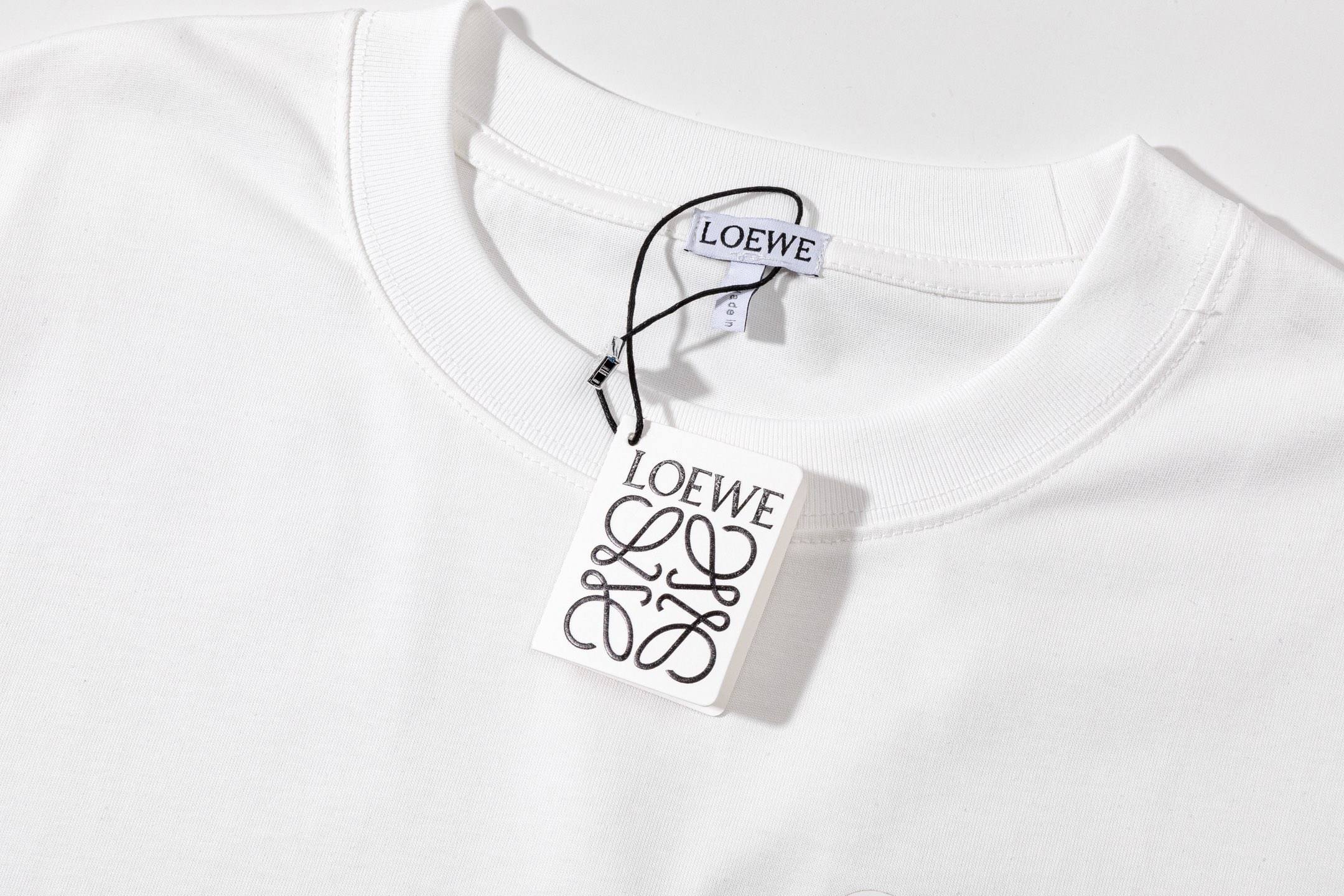 Loewe 高端品质 Loewe 罗意威口袋拉链刺绣字母logo圆领短袖，高克重 洗水面料，洗水完280g重， 工艺，宽松版型