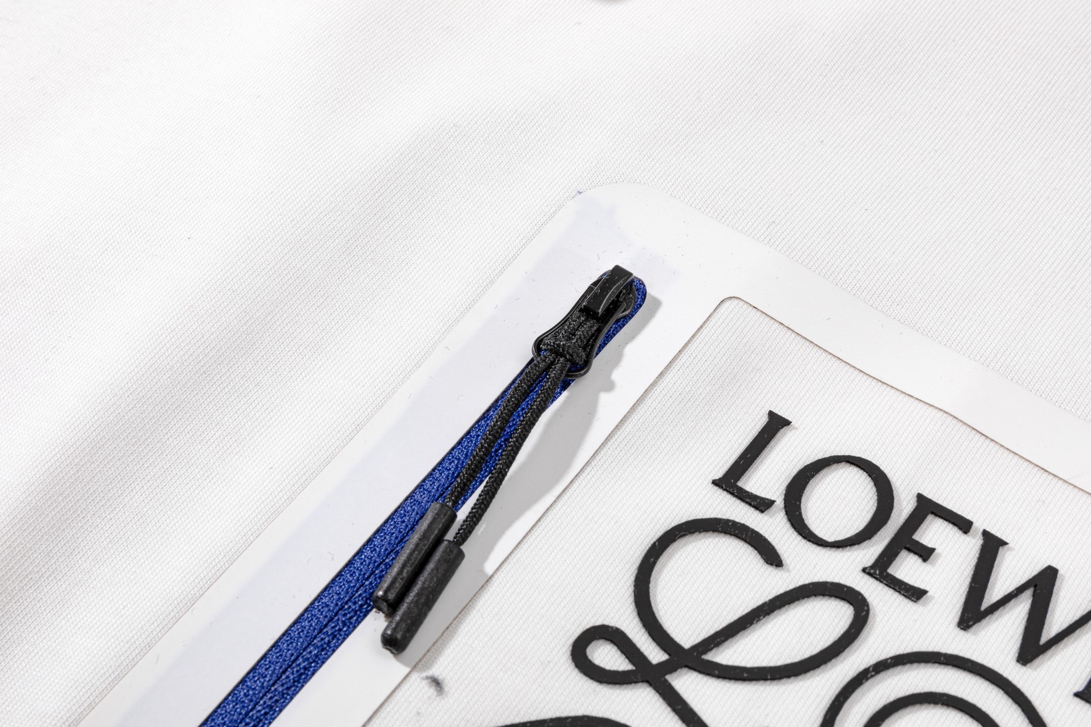 Loewe 高端品质 Loewe 罗意威口袋拉链刺绣字母logo圆领短袖，高克重 洗水面料，洗水完280g重， 工艺，宽松版型