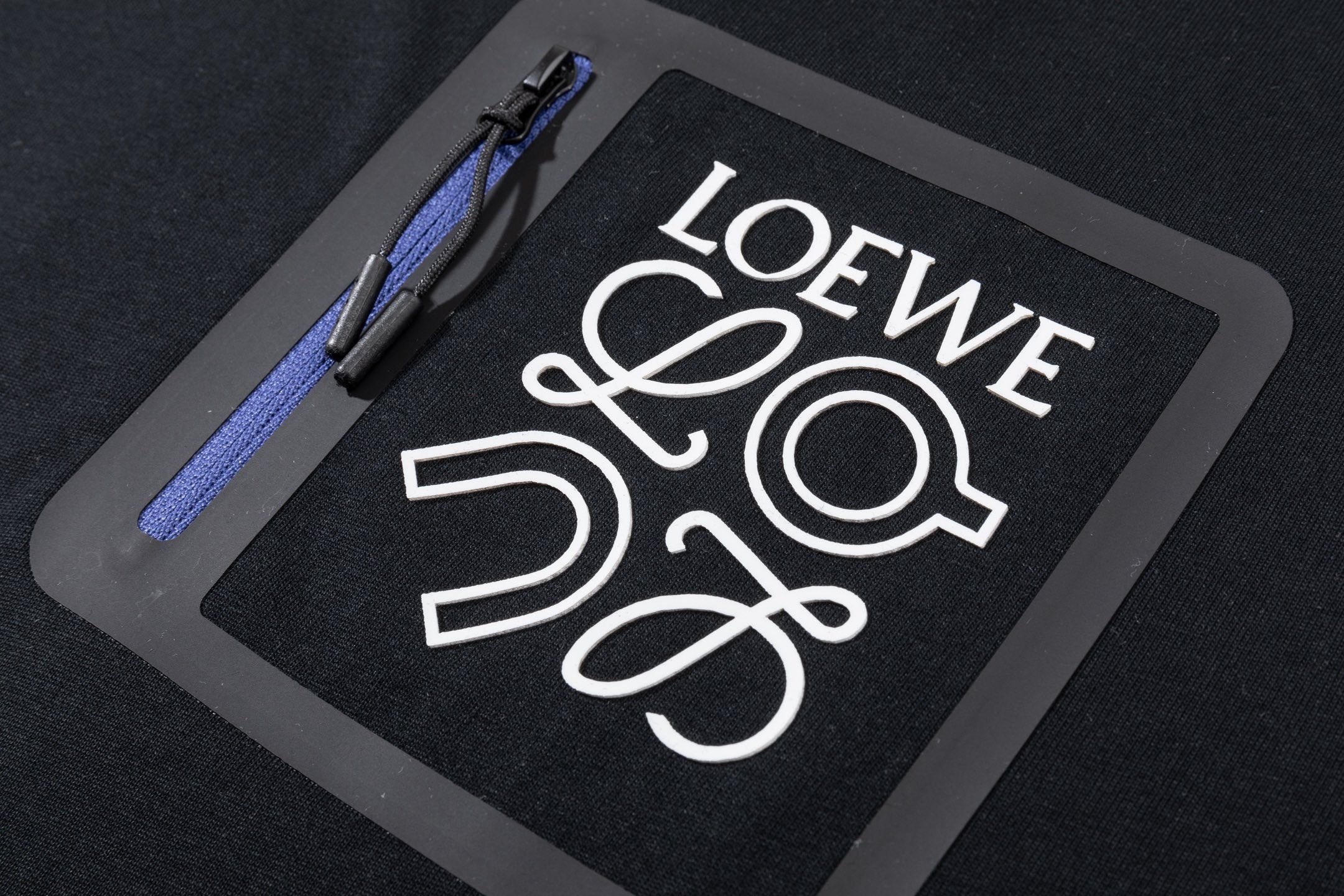 Loewe 高端品质 Loewe 罗意威口袋拉链刺绣字母logo圆领短袖，高克重 洗水面料，洗水完280g重， 工艺，宽松版型