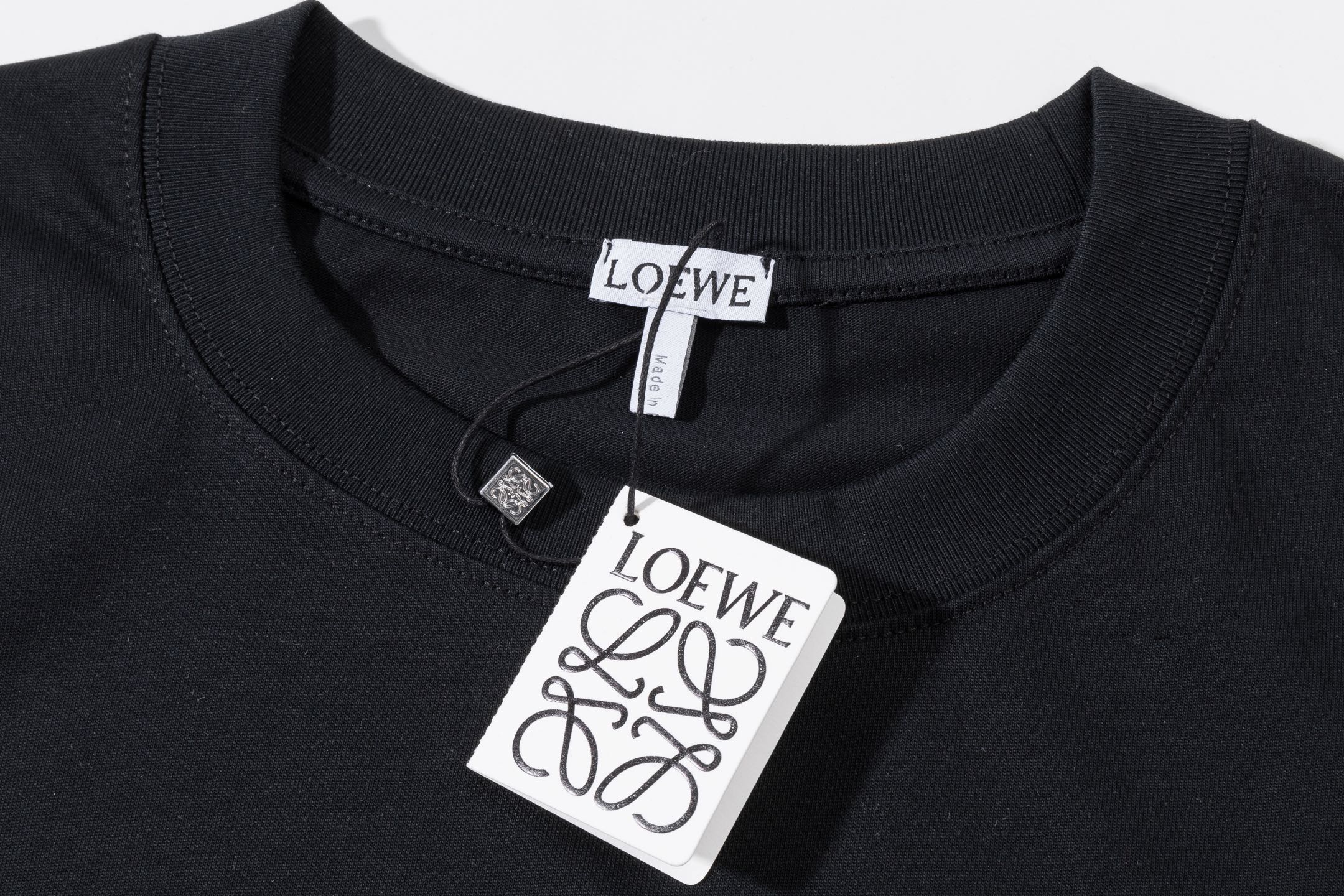 Loewe 高端品质 Loewe 罗意威口袋拉链刺绣字母logo圆领短袖，高克重 洗水面料，洗水完280g重， 工艺，宽松版型
