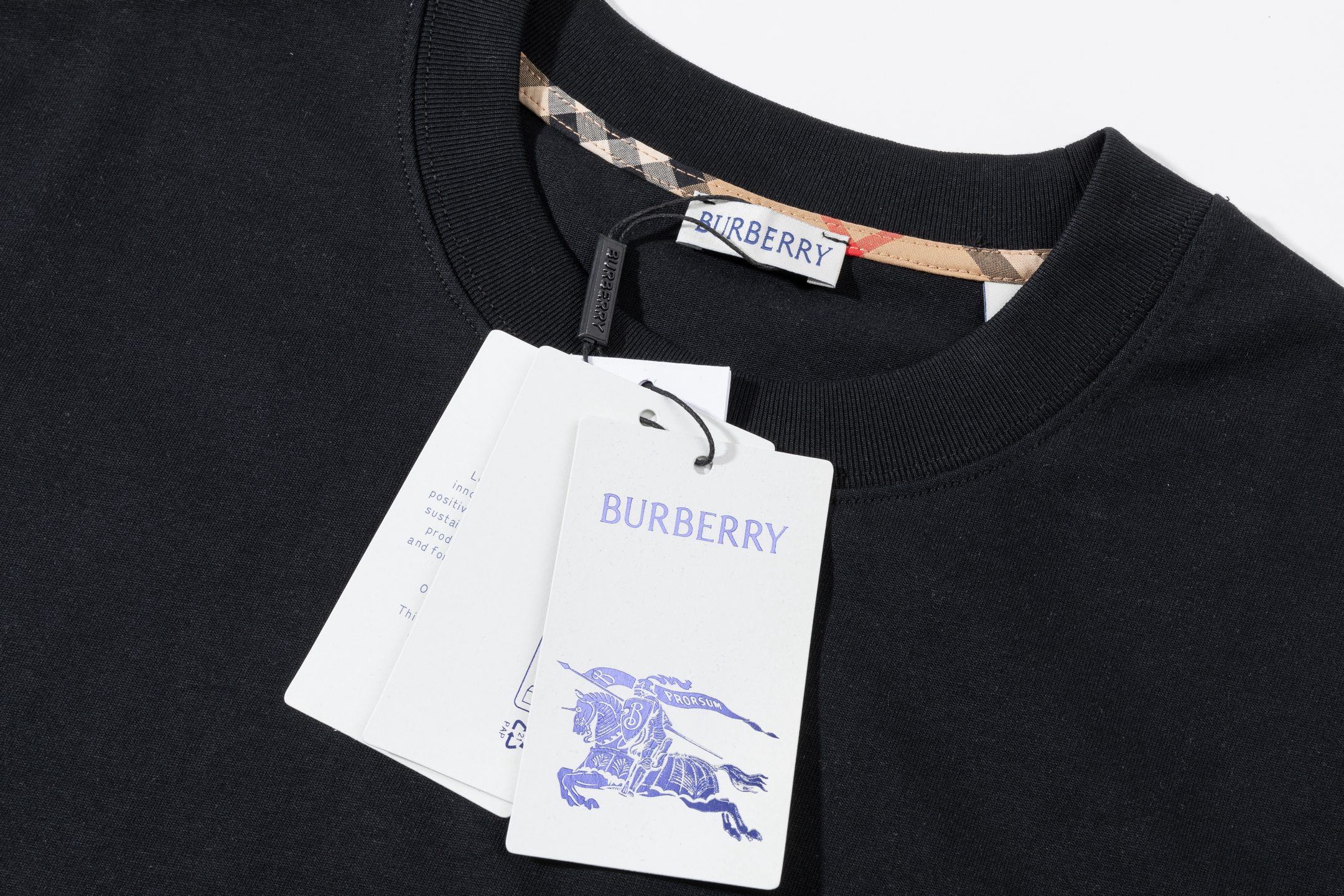 Burberry 高端品质 Burberry巴宝莉格子补拼接刺绣战马logo圆领短袖 高克重 洗水面料