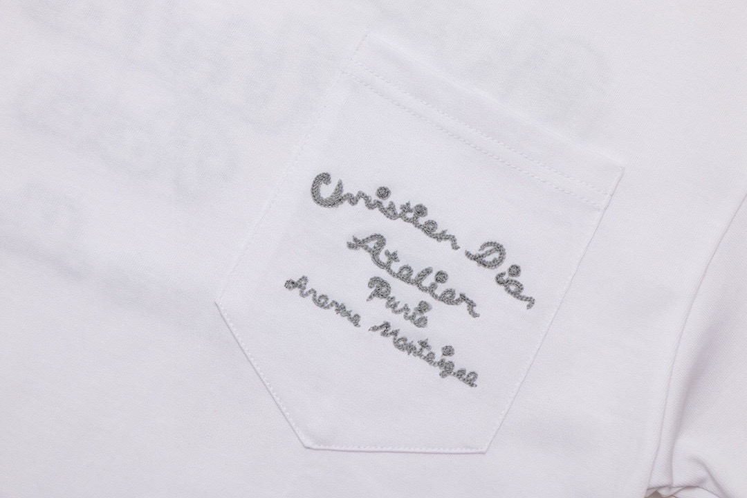 Dior 高端品质 Dior迪奥口袋前后刺绣字母logo圆领短袖，高克重 洗水面料，洗水完280g重， 工艺，宽松版型
