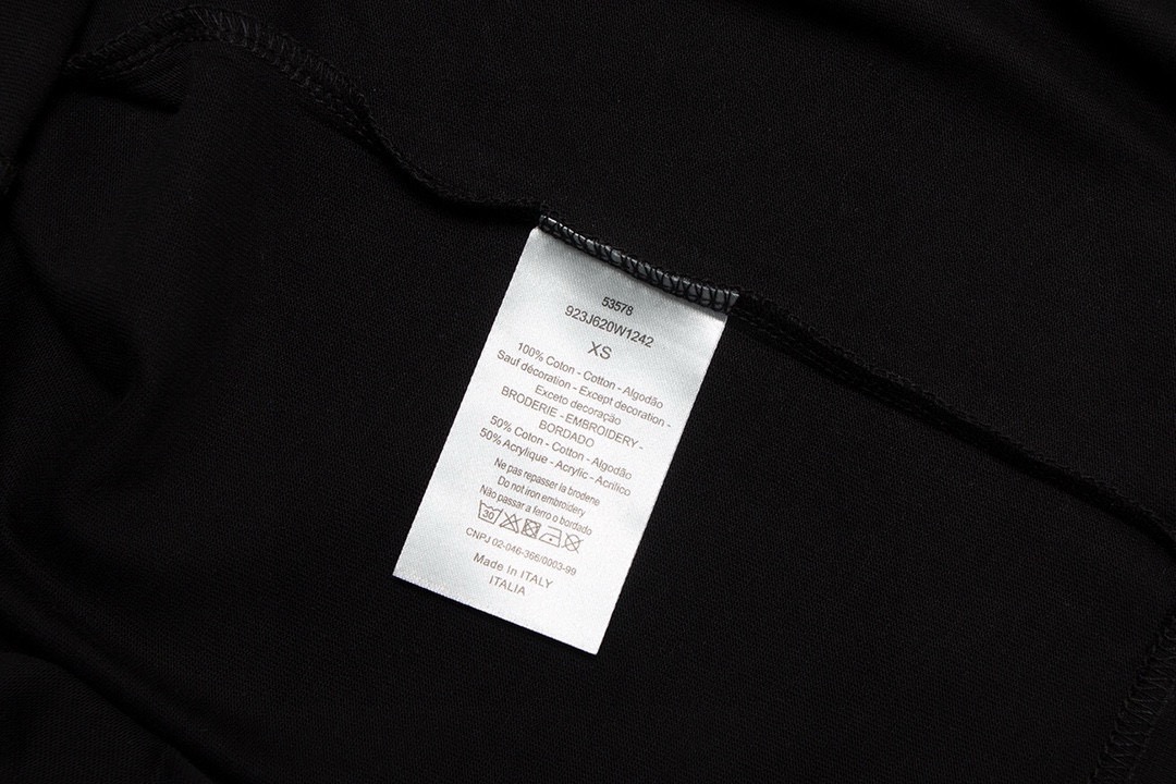 Dior 高端品质 Dior迪奥口袋前后刺绣字母logo圆领短袖，高克重 洗水面料，洗水完280g重， 工艺，宽松版型