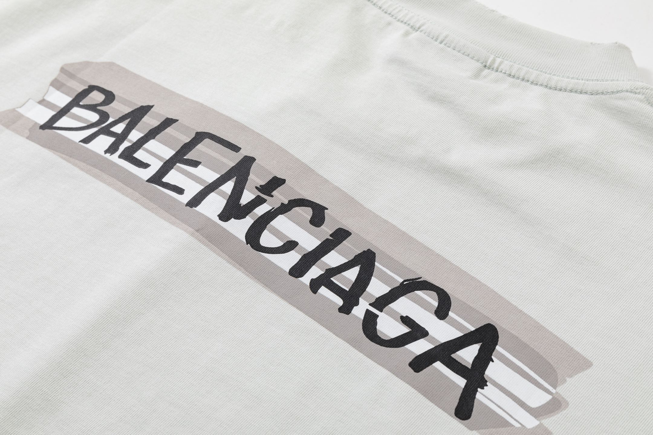 Balenciaga 高端品质 Balenciaga巴黎世家胶条印花字母logo圆领短袖 领口 袖口做破洞磨损工艺